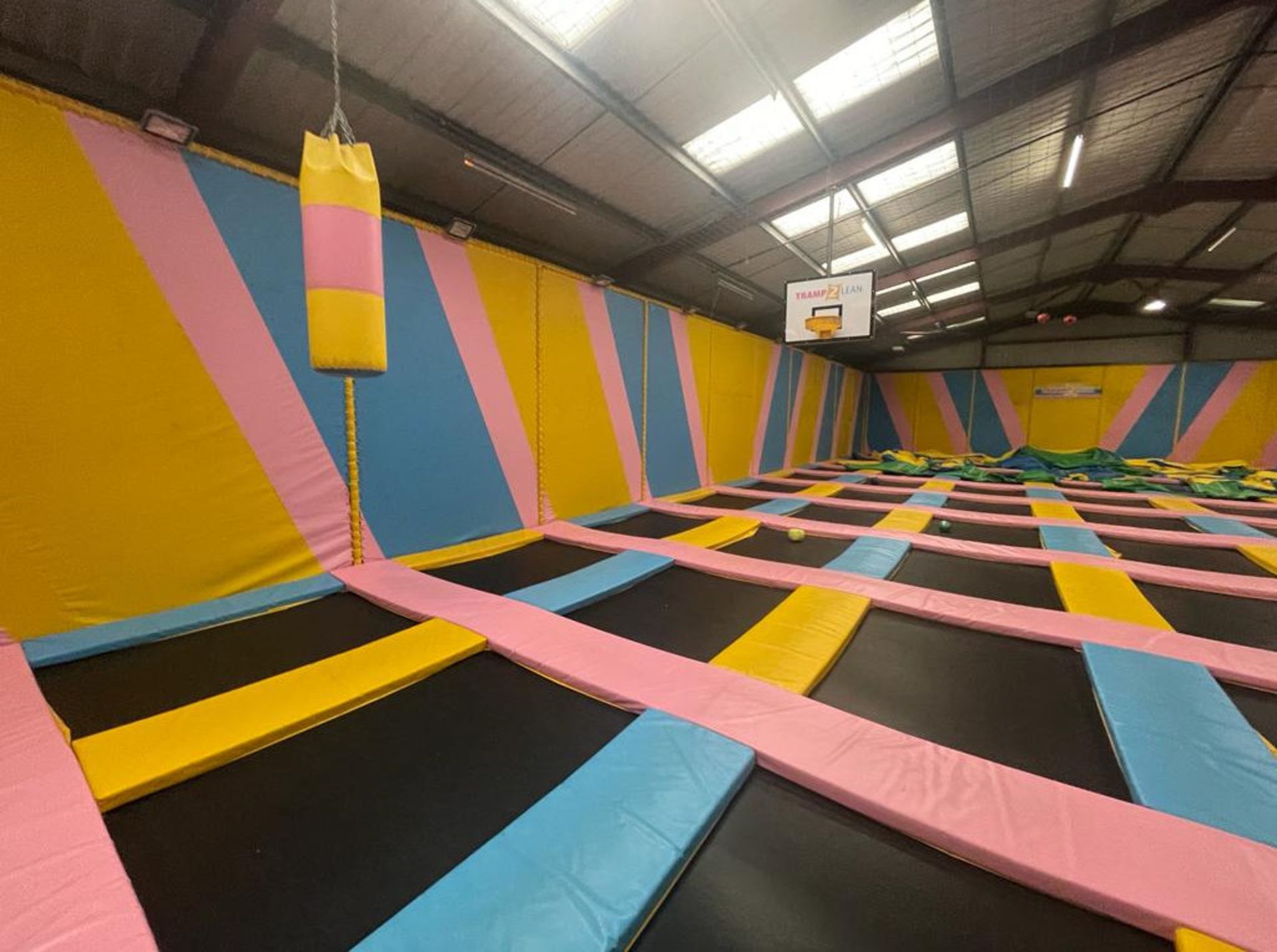 1 x Trampoline Park With Over 40 Interconnected Trampolines, Inflatable Activity Area, Waiting - Image 82 of 99