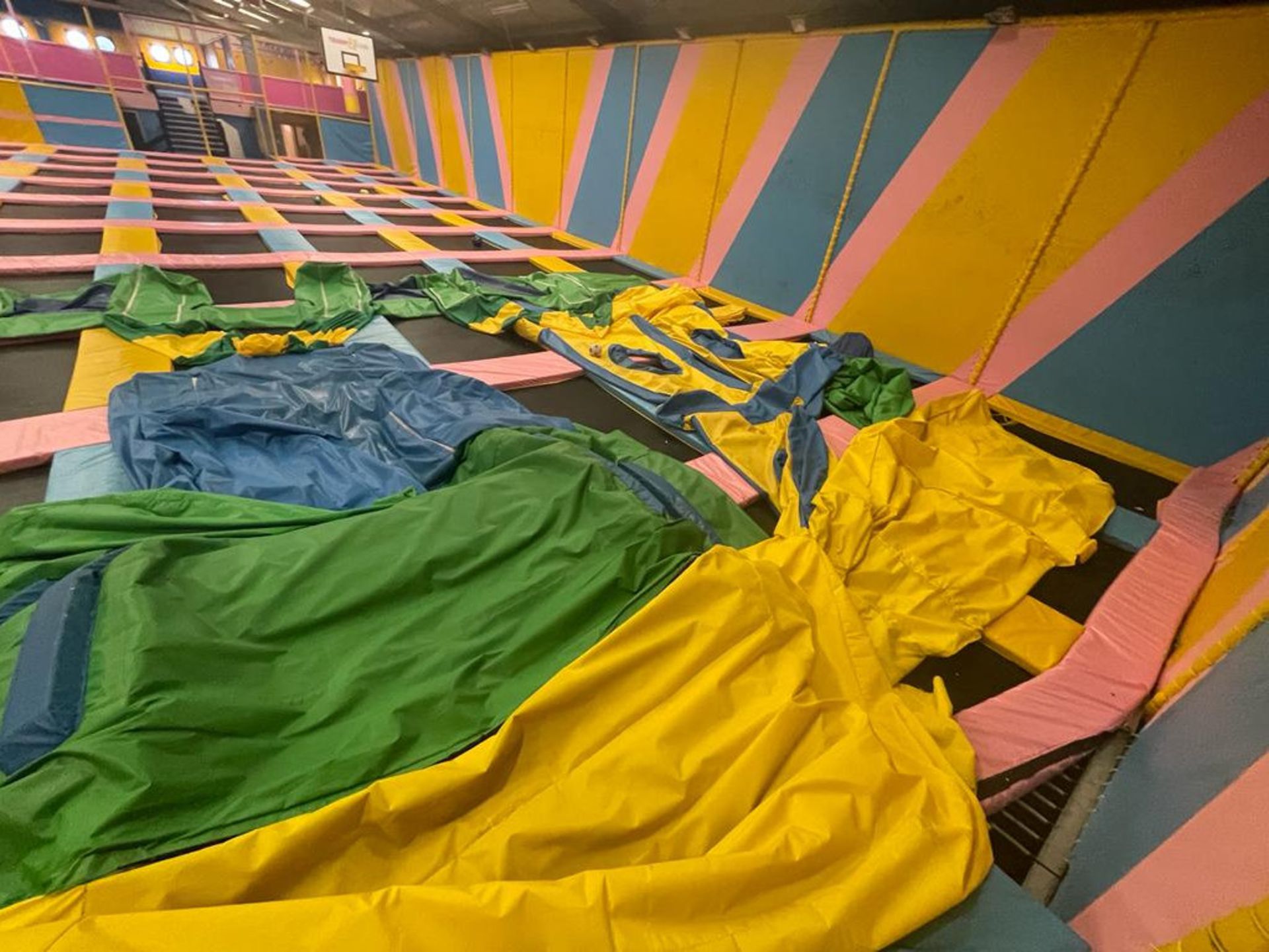 1 x Trampoline Park With Over 40 Interconnected Trampolines, Inflatable Activity Area, Waiting - Image 86 of 99