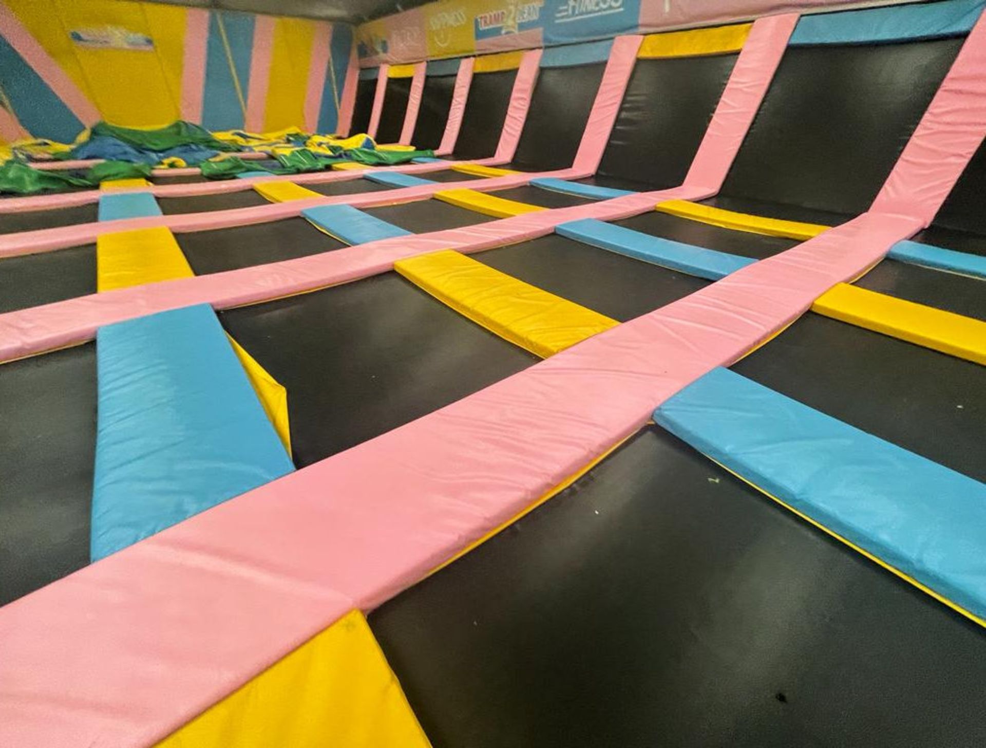 1 x Trampoline Park With Over 40 Interconnected Trampolines, Inflatable Activity Area, Waiting - Image 80 of 99