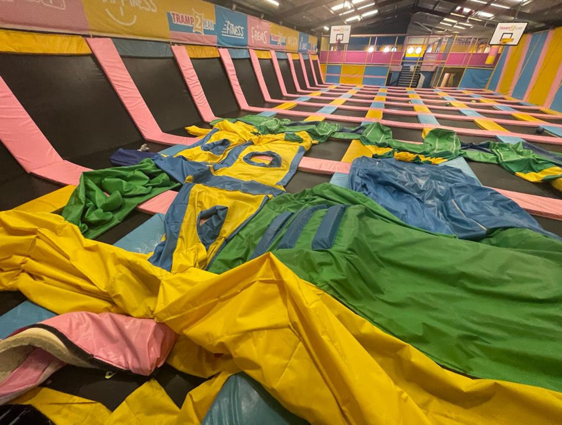 1 x Trampoline Park With Over 40 Interconnected Trampolines, Inflatable Activity Area, Waiting - Image 91 of 99