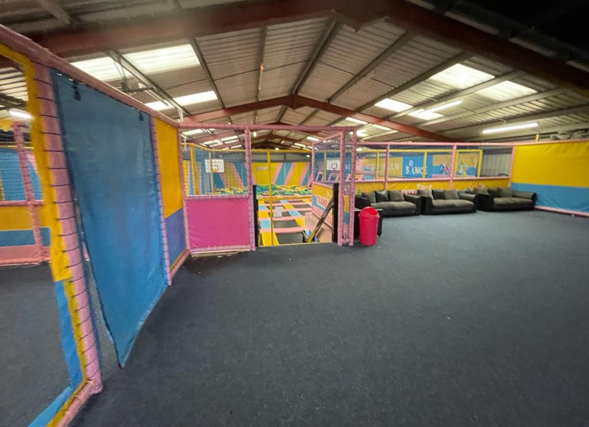 1 x Trampoline Park With Over 40 Interconnected Trampolines, Inflatable Activity Area, Waiting - Image 5 of 99