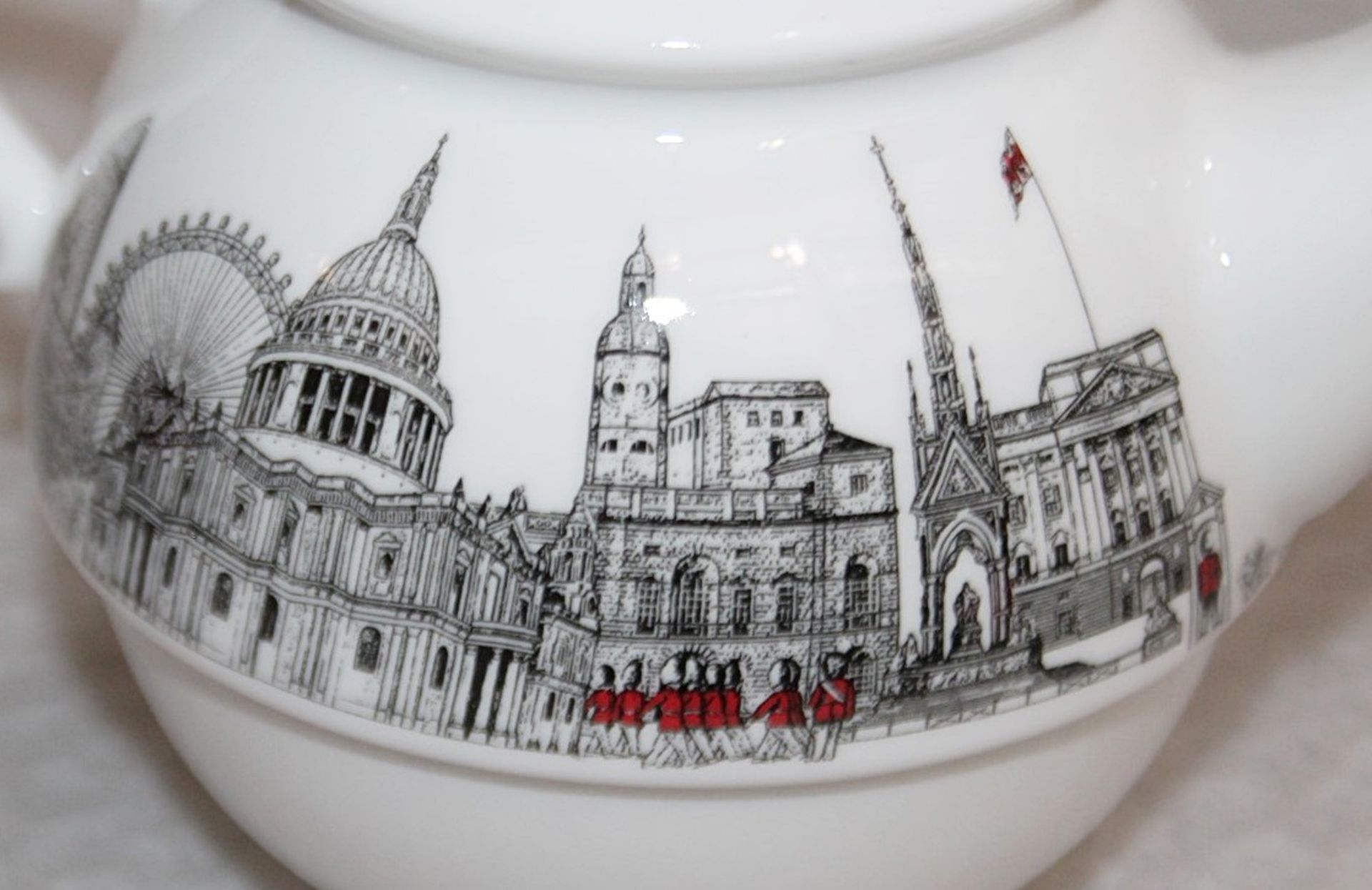 1 x HALCYON DAYS 'London Icons' Fine Bone China Tea Pot, With Graphic Print Decoration - Original - Image 6 of 9
