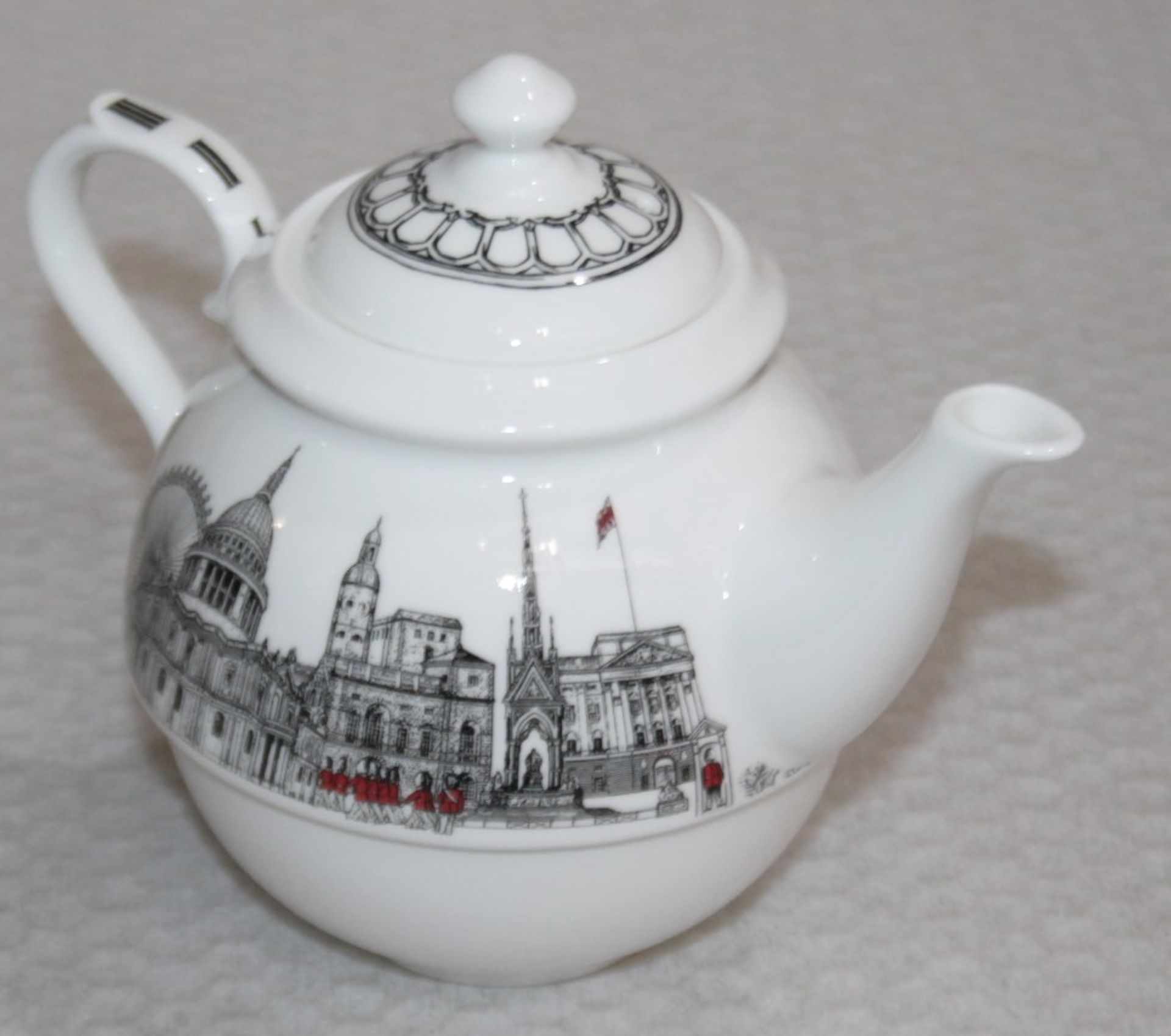 1 x HALCYON DAYS 'London Icons' Fine Bone China Tea Pot, With Graphic Print Decoration - Original - Image 3 of 9