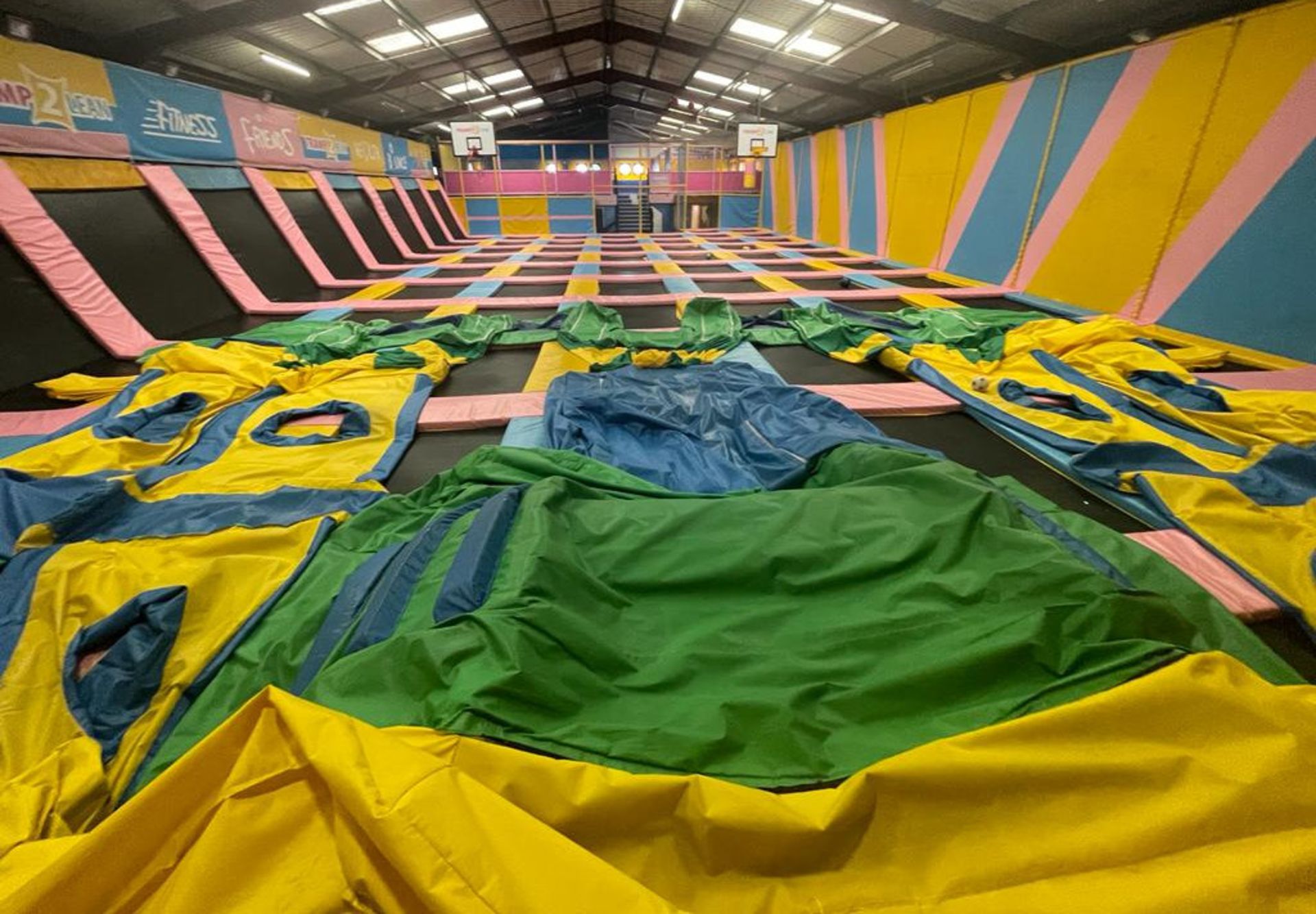 1 x Trampoline Park With Over 40 Interconnected Trampolines, Inflatable Activity Area, Waiting - Image 59 of 99