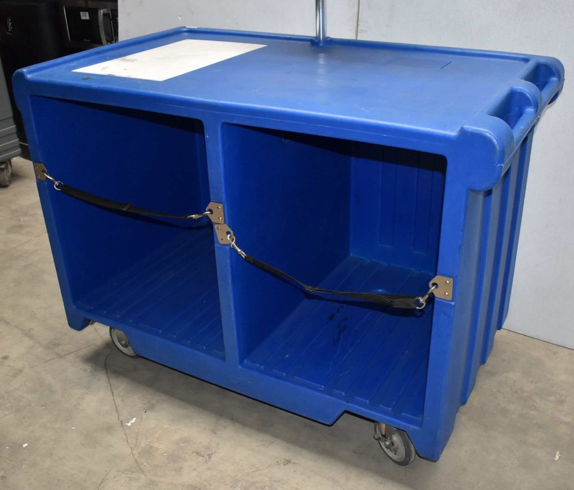 1 x Cambro Mobile BBQ Food Station With Parasol - Lightweight Plastic Design With Storage - Image 3 of 14