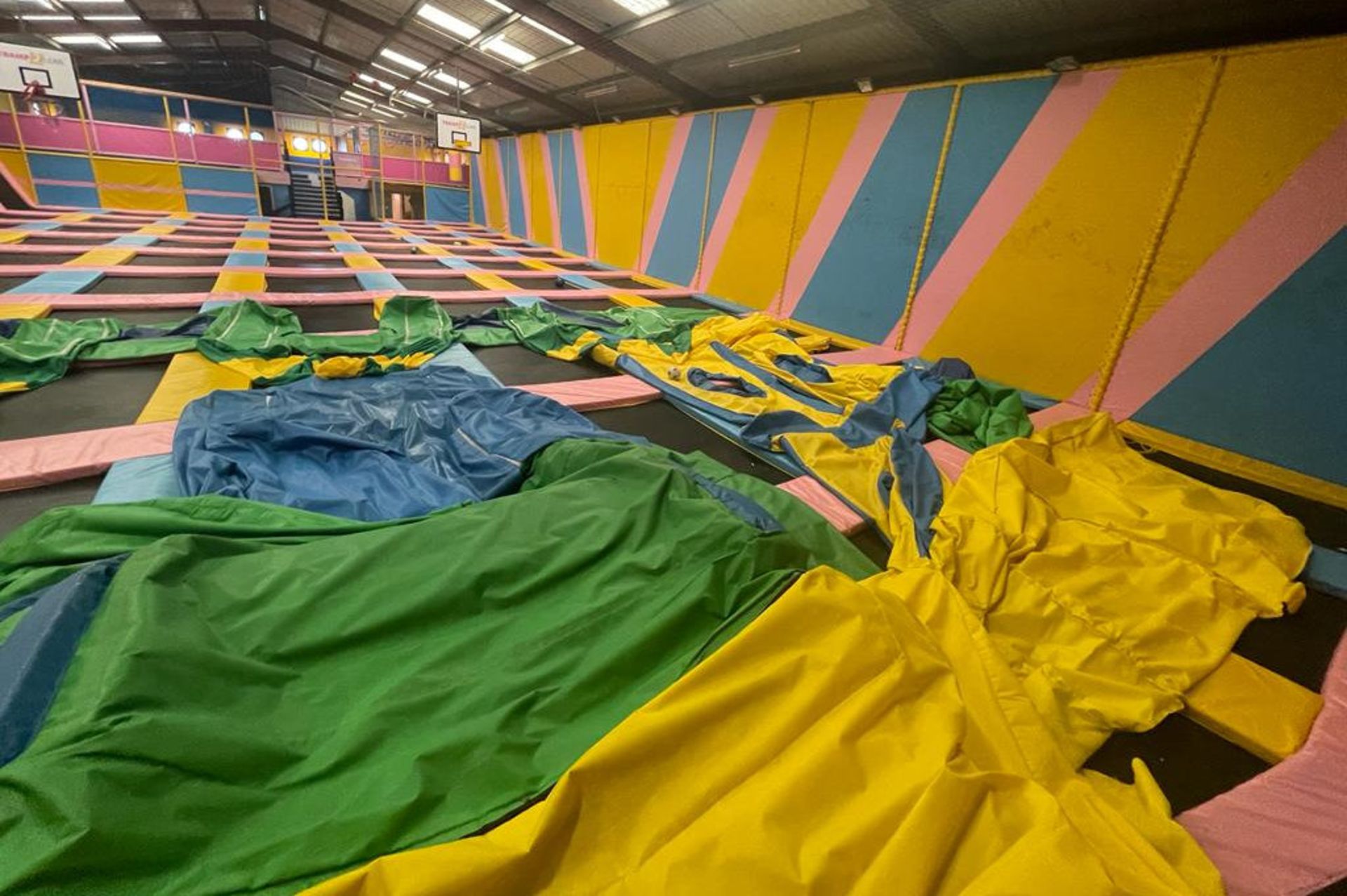 1 x Trampoline Park With Over 40 Interconnected Trampolines, Inflatable Activity Area, Waiting - Image 69 of 99