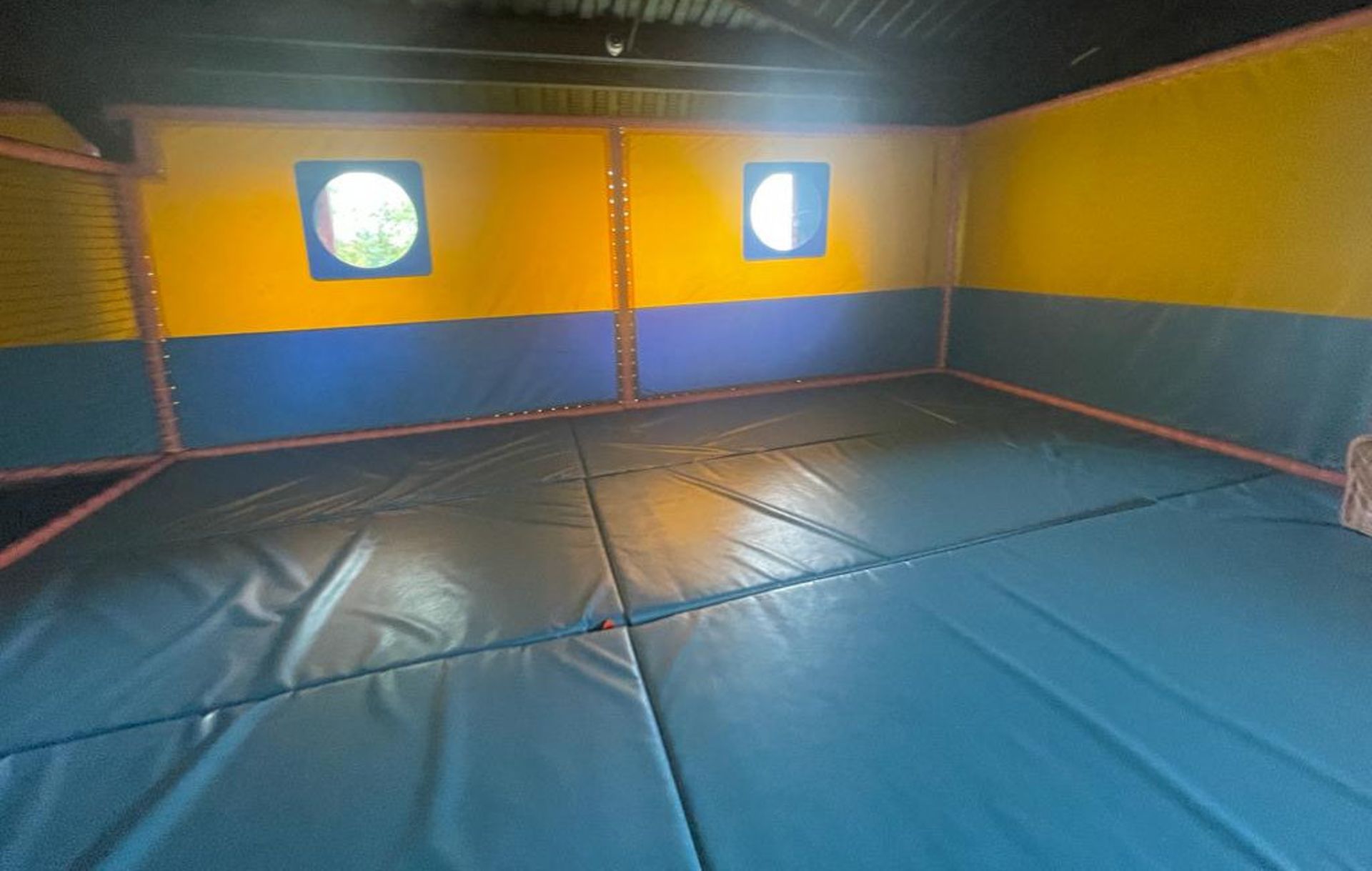 1 x Trampoline Park With Over 40 Interconnected Trampolines, Inflatable Activity Area, Waiting - Image 31 of 99