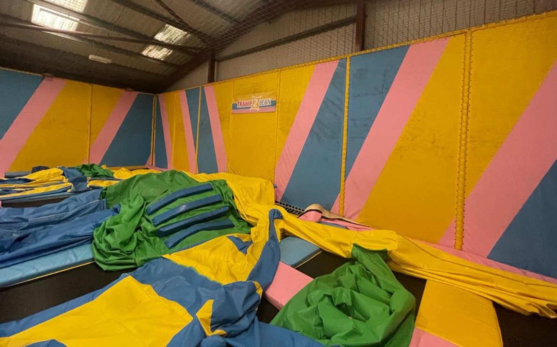 1 x Trampoline Park With Over 40 Interconnected Trampolines, Inflatable Activity Area, Waiting - Image 92 of 99