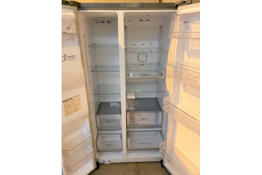 1 x LG GSL961 PXBV Stainless Steel American Style Fridge Freezer With Water and Ice Dispenser - - Image 2 of 8