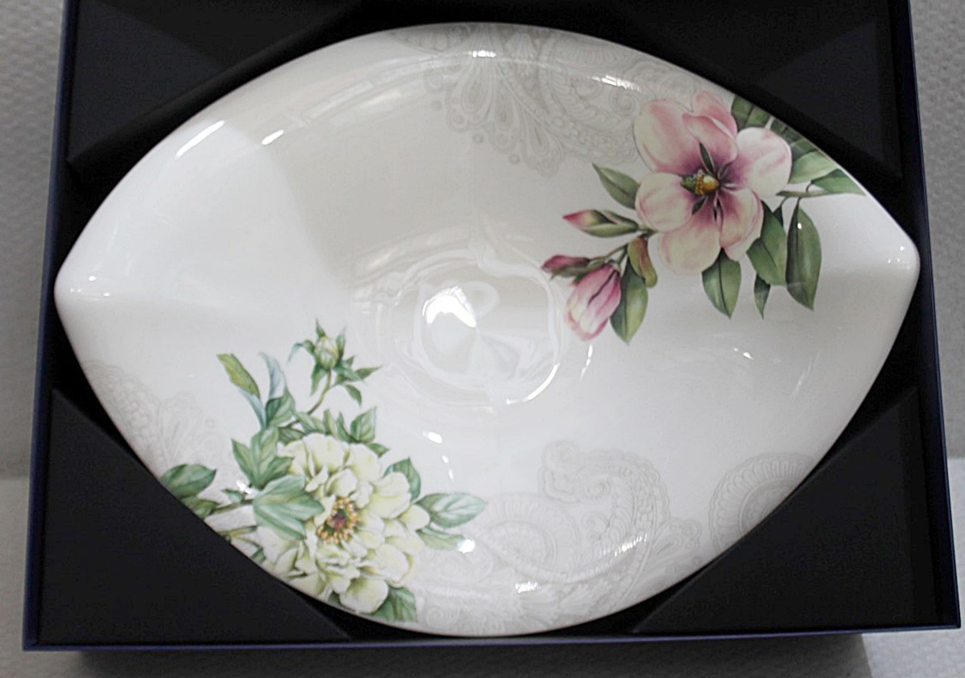 1 x VILLEROY & BOCH SIGNATURE - Premium Bone Porcelain 'Quinsai Garden' Fruit Bowl - RRP £238.00 - Image 5 of 7