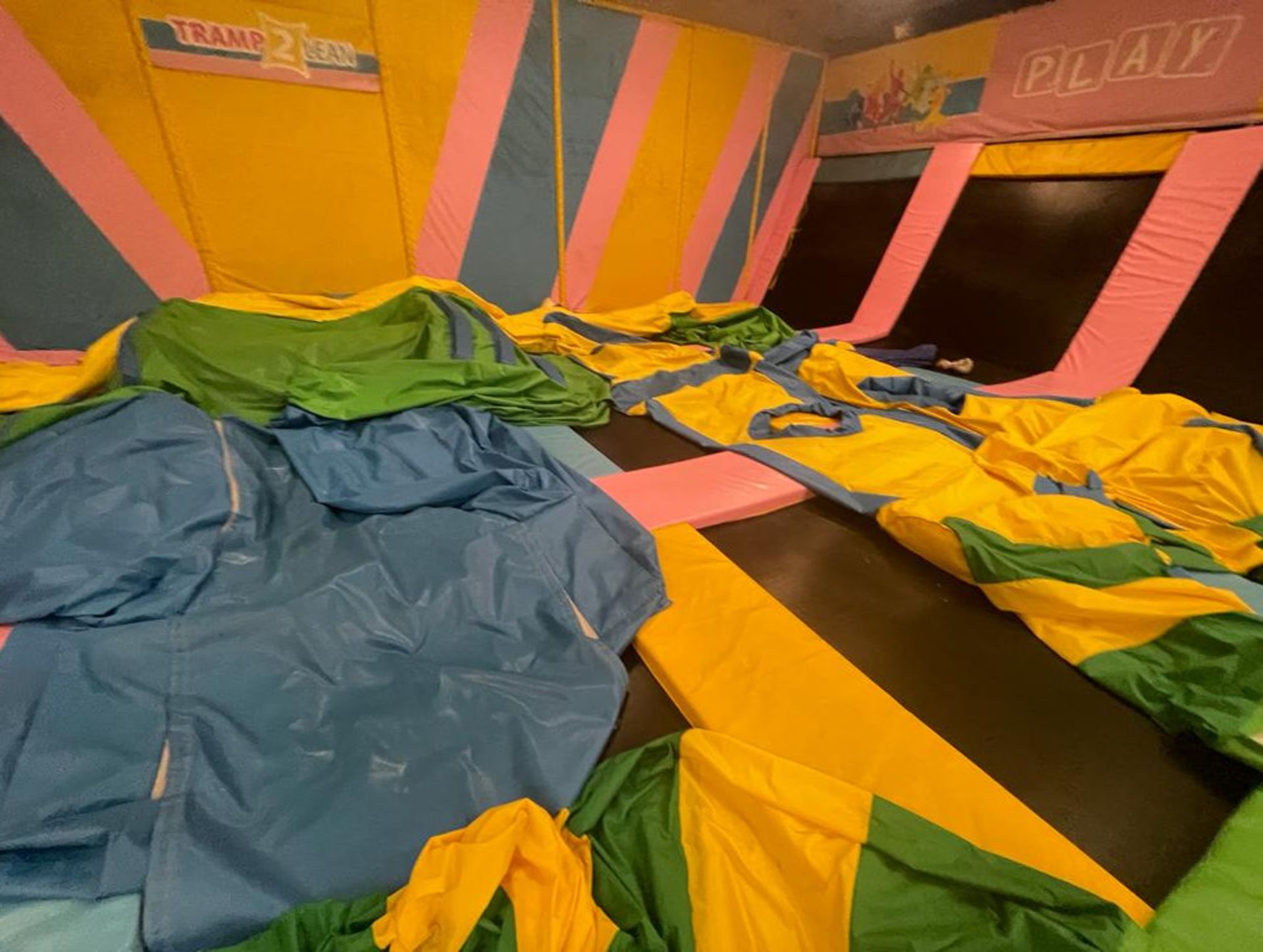 1 x Trampoline Park With Over 40 Interconnected Trampolines, Inflatable Activity Area, Waiting - Image 53 of 99