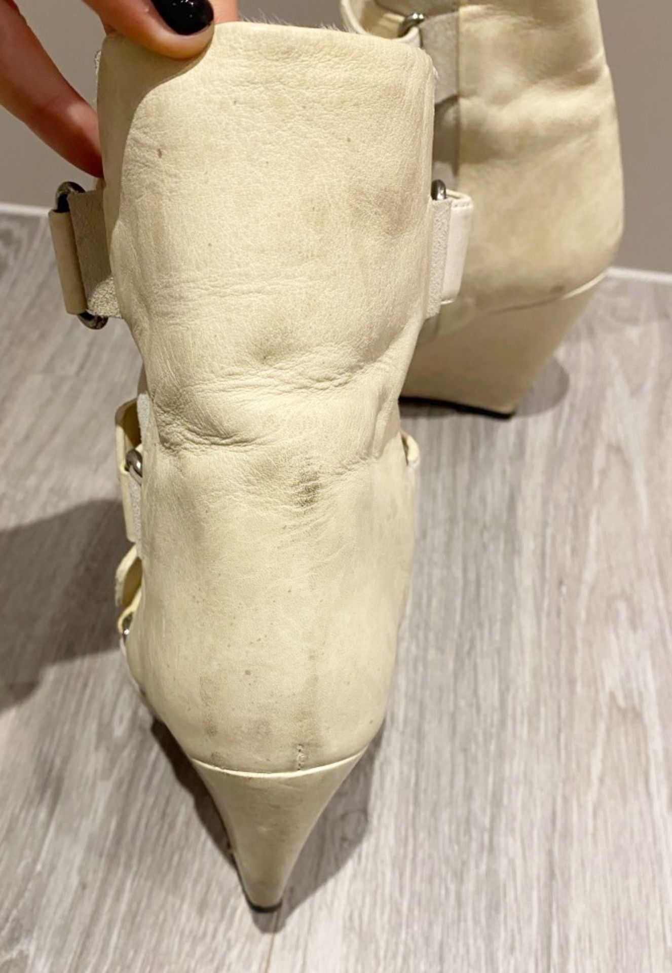 1 x Pair Of Genuine Isabel Marant Boots In Crème And Fur - Size: 37 - Preowned in Very Good Conditio - Image 2 of 5