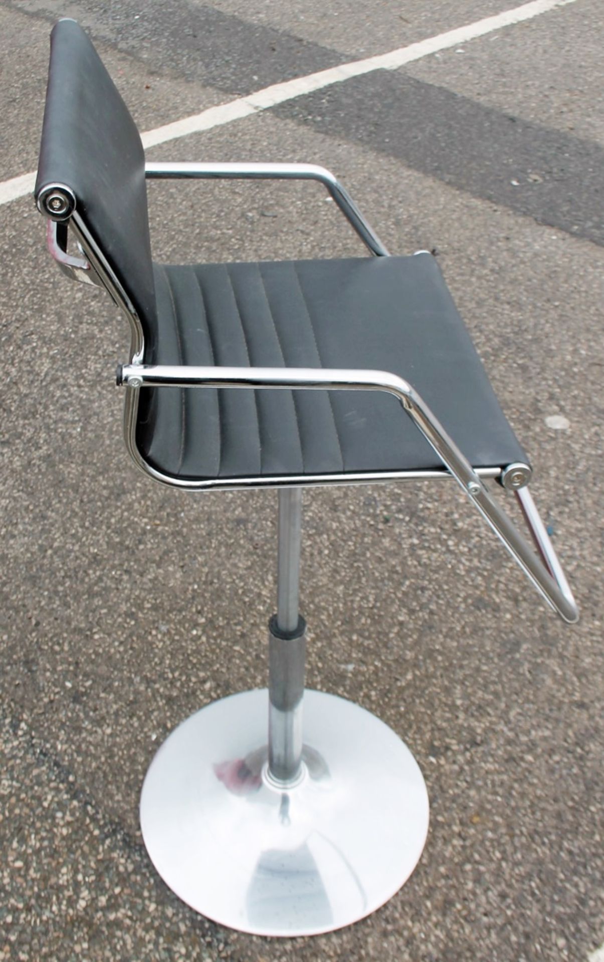 1 x Small Factor / Child's Gas Lift Barbers Chairs - Removed From A Commercial Environment