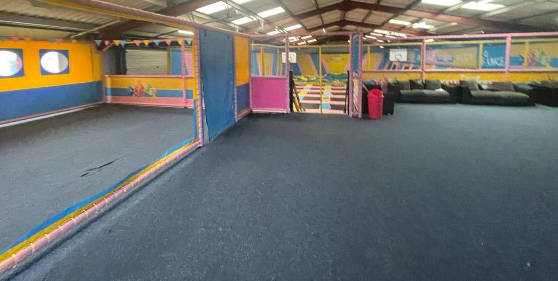 1 x Trampoline Park With Over 40 Interconnected Trampolines, Inflatable Activity Area, Waiting - Image 98 of 99