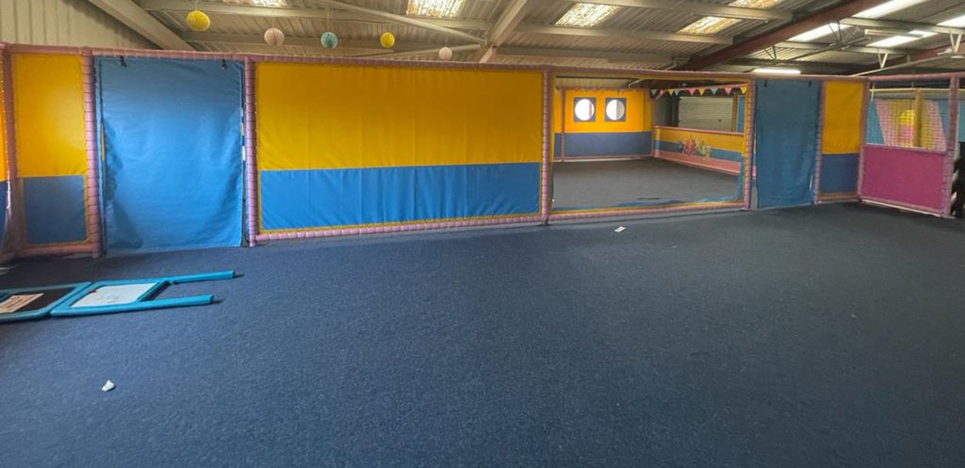 1 x Trampoline Park With Over 40 Interconnected Trampolines, Inflatable Activity Area, Waiting - Image 47 of 99