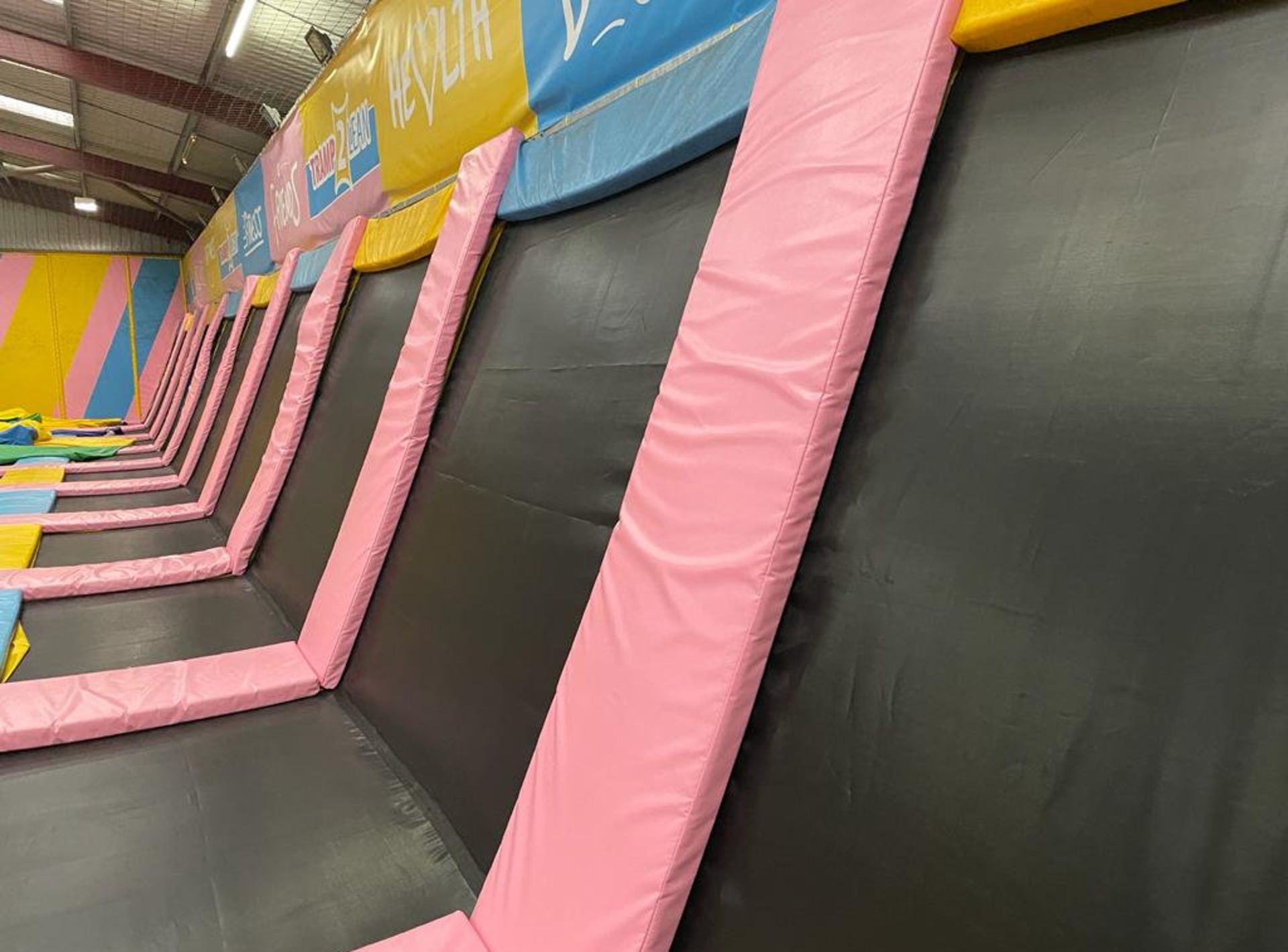 1 x Trampoline Park With Over 40 Interconnected Trampolines, Inflatable Activity Area, Waiting - Image 76 of 99