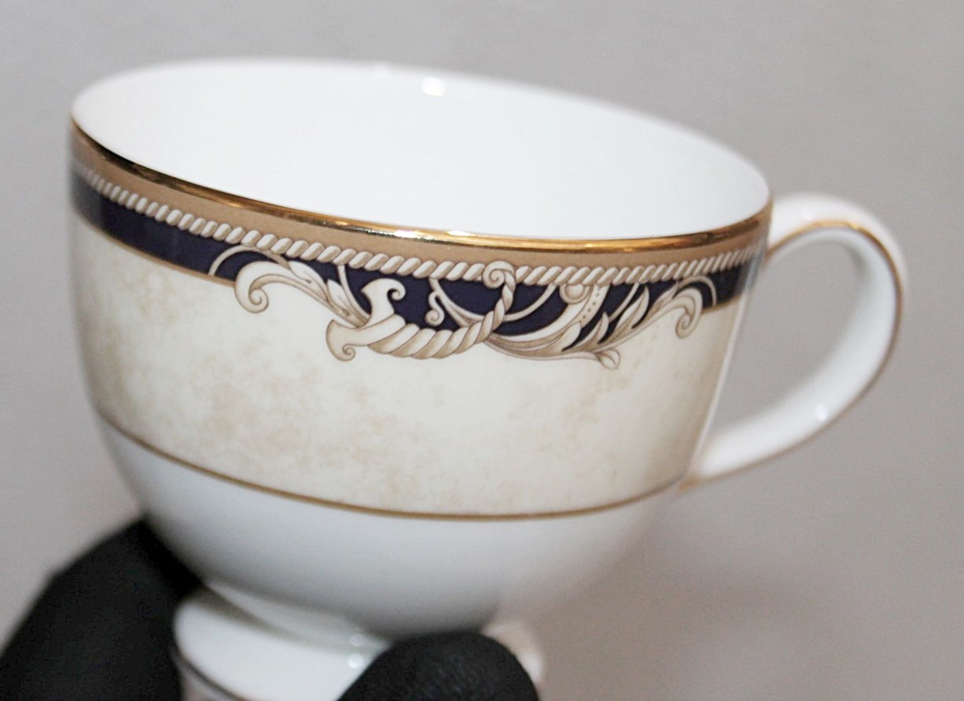 1 x Set of 2 WEDGWOOD 'Cornucopia' Fine Bone China Teacups and Saucers, With 22-Karat Gold Plating - Image 5 of 10