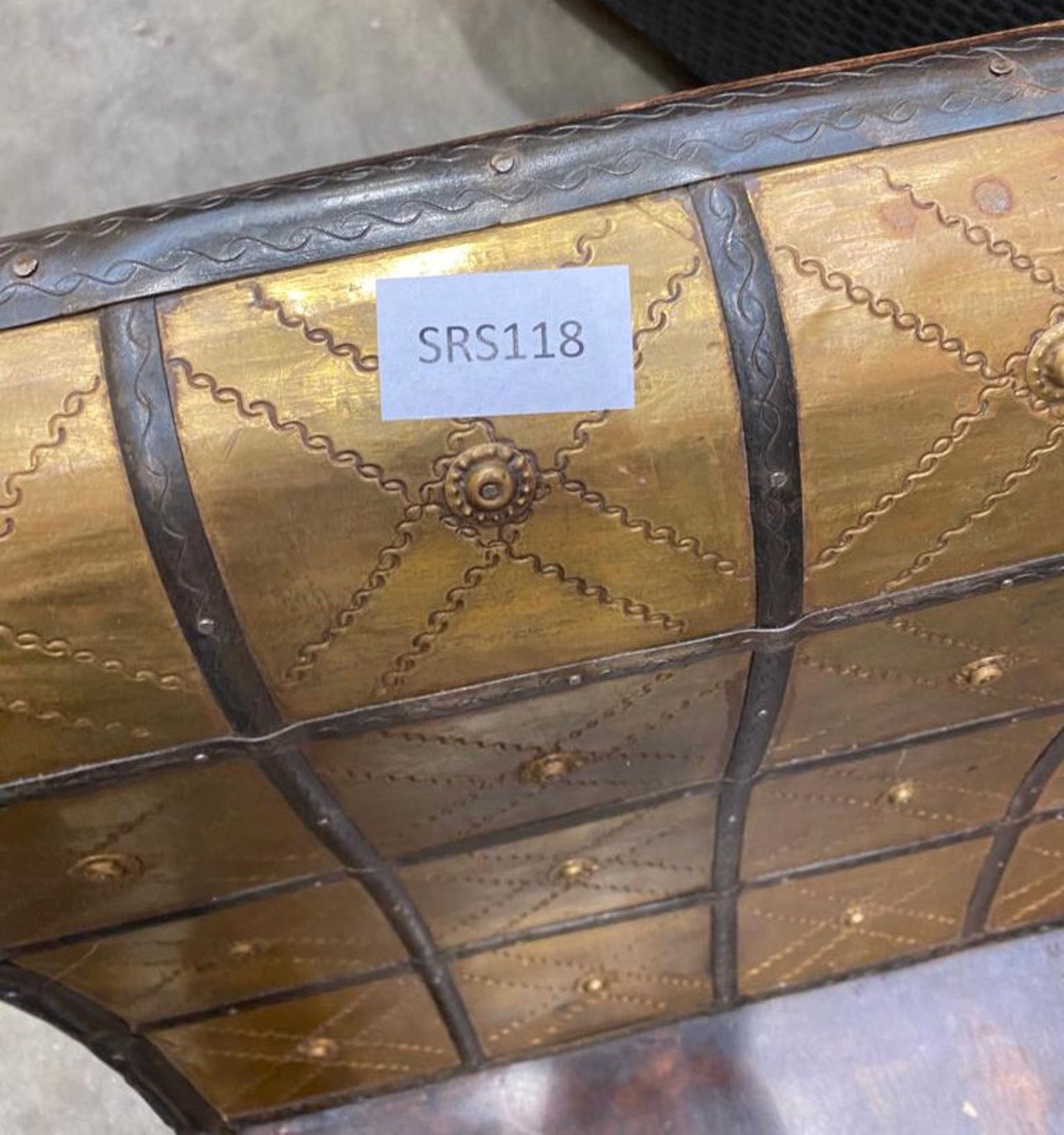 1 x Medieval Style Chaise Longue With Golden Finish - Size: 1650 x 700mm - Image 3 of 3