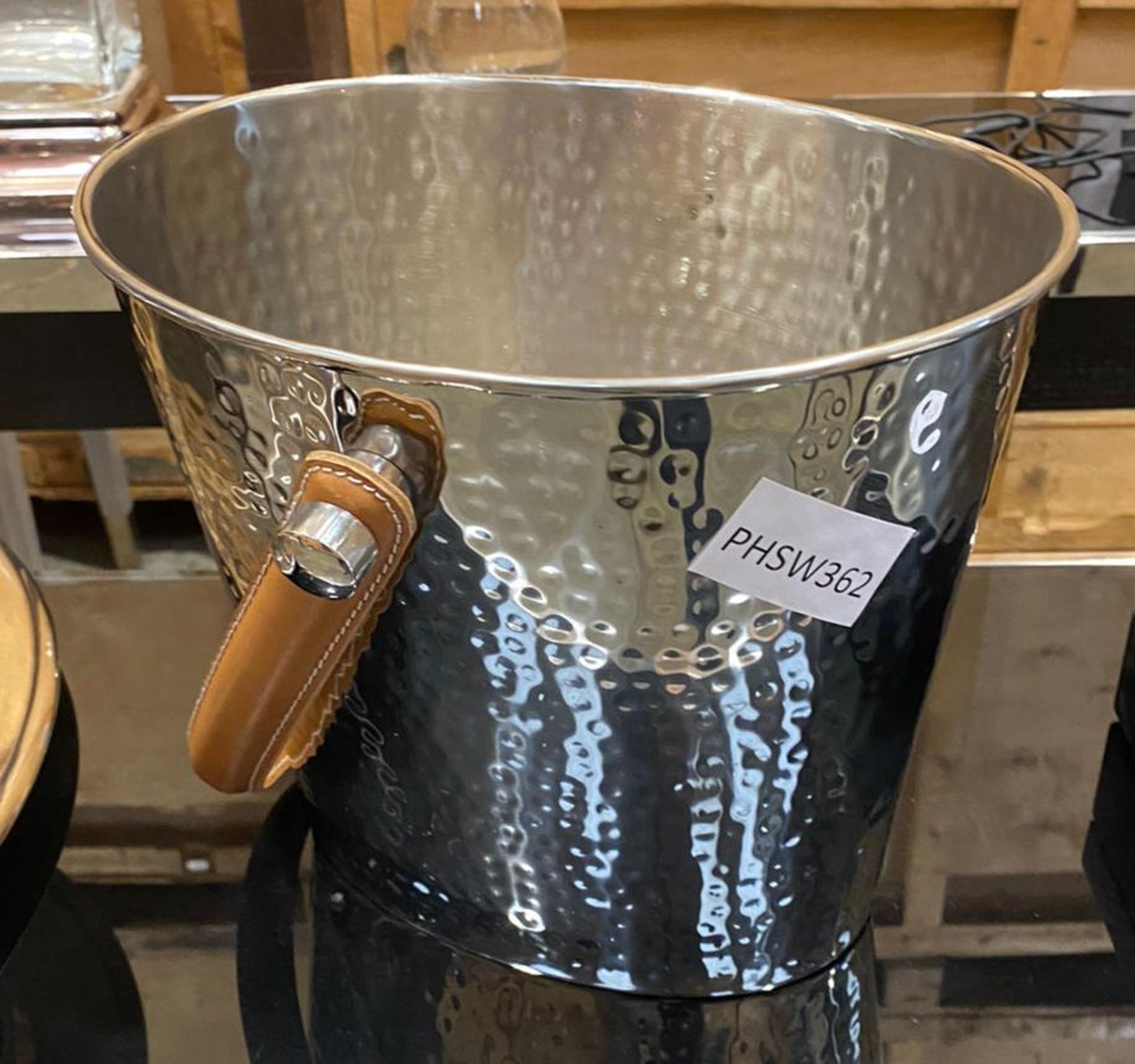 1 x Ice Bucket With Pitted Design and Leather Handle - Image 2 of 4