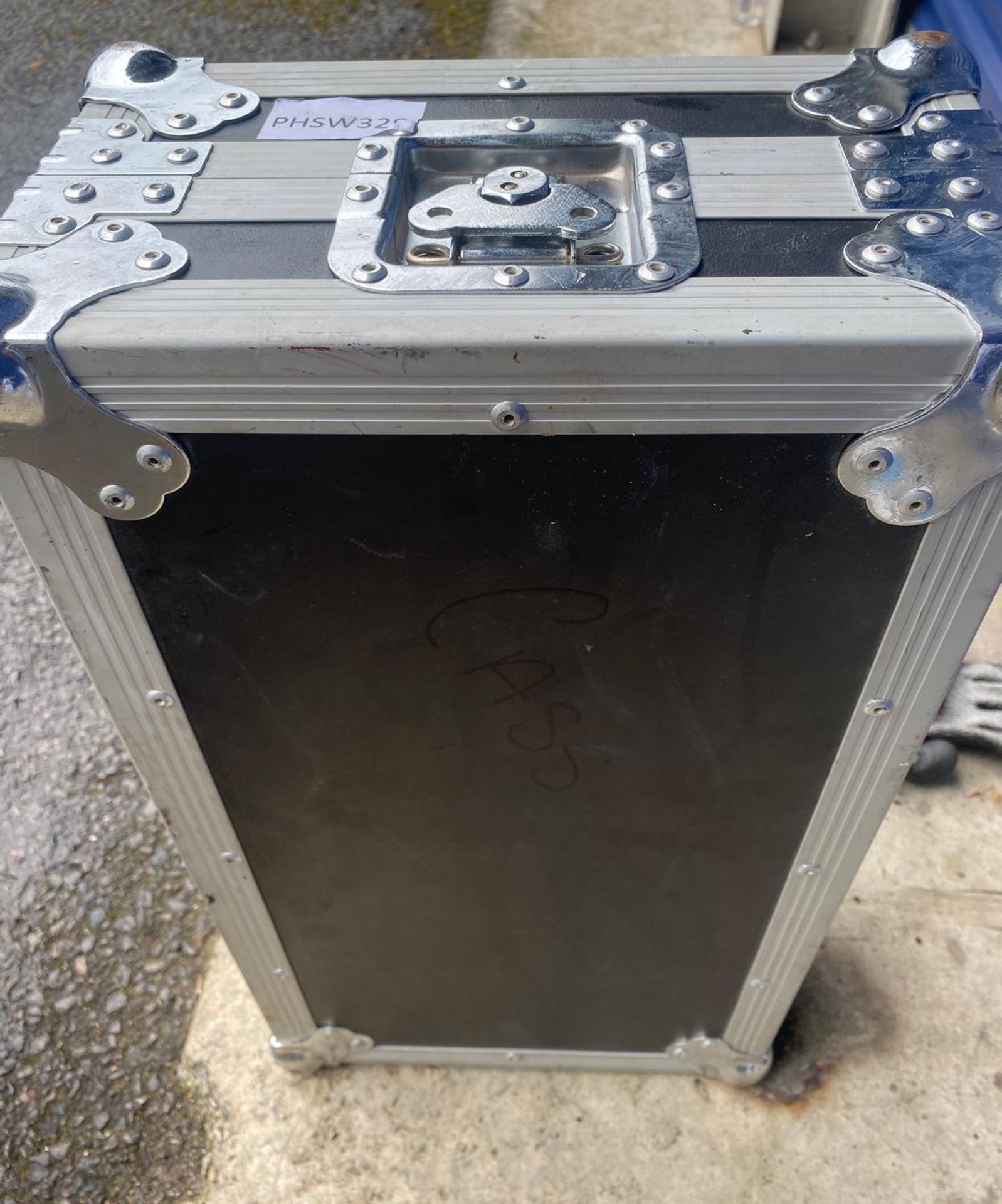 1 x Flight Case - Size: 300 x 200 x 550mm - CL731 - NO VAT ON THE HAMMER - Ref: PHSW329 -