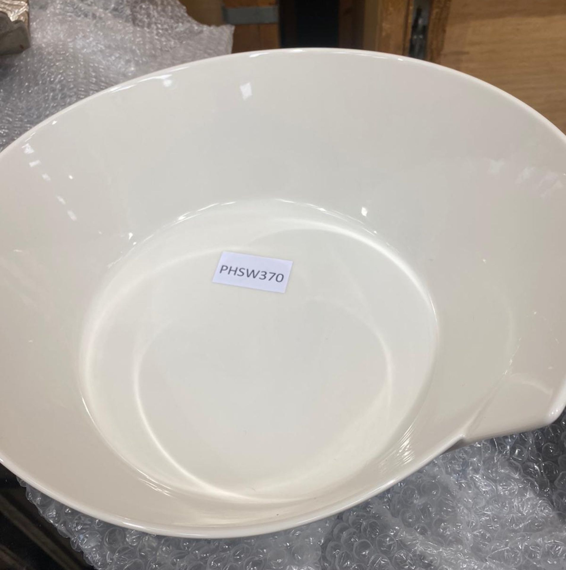 1 x Villeroy & Boch Ceramic Wave Fruit Bowl - Size: Diameter 350mm - Image 4 of 4