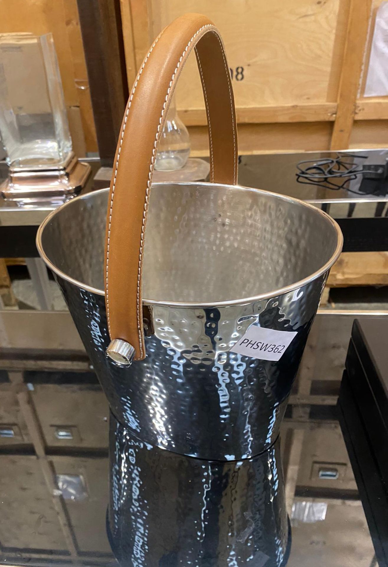 1 x Ice Bucket With Pitted Design and Leather Handle - Image 4 of 4