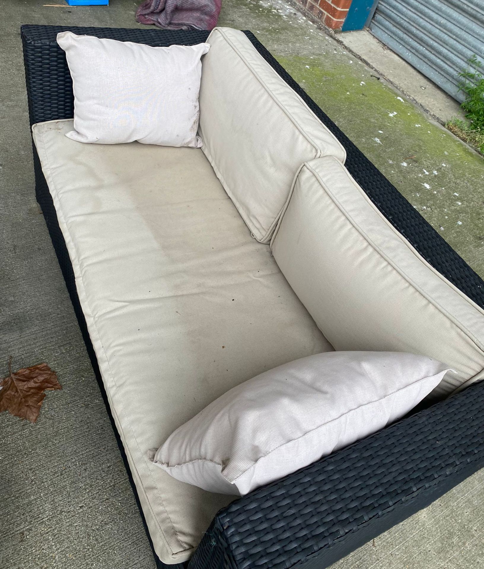 2 x Dark Rattan Outdoor Sofas With Cushions and Coffee Table - CL731 - NO VAT ON THE HAMMER - Ref: - Image 3 of 6