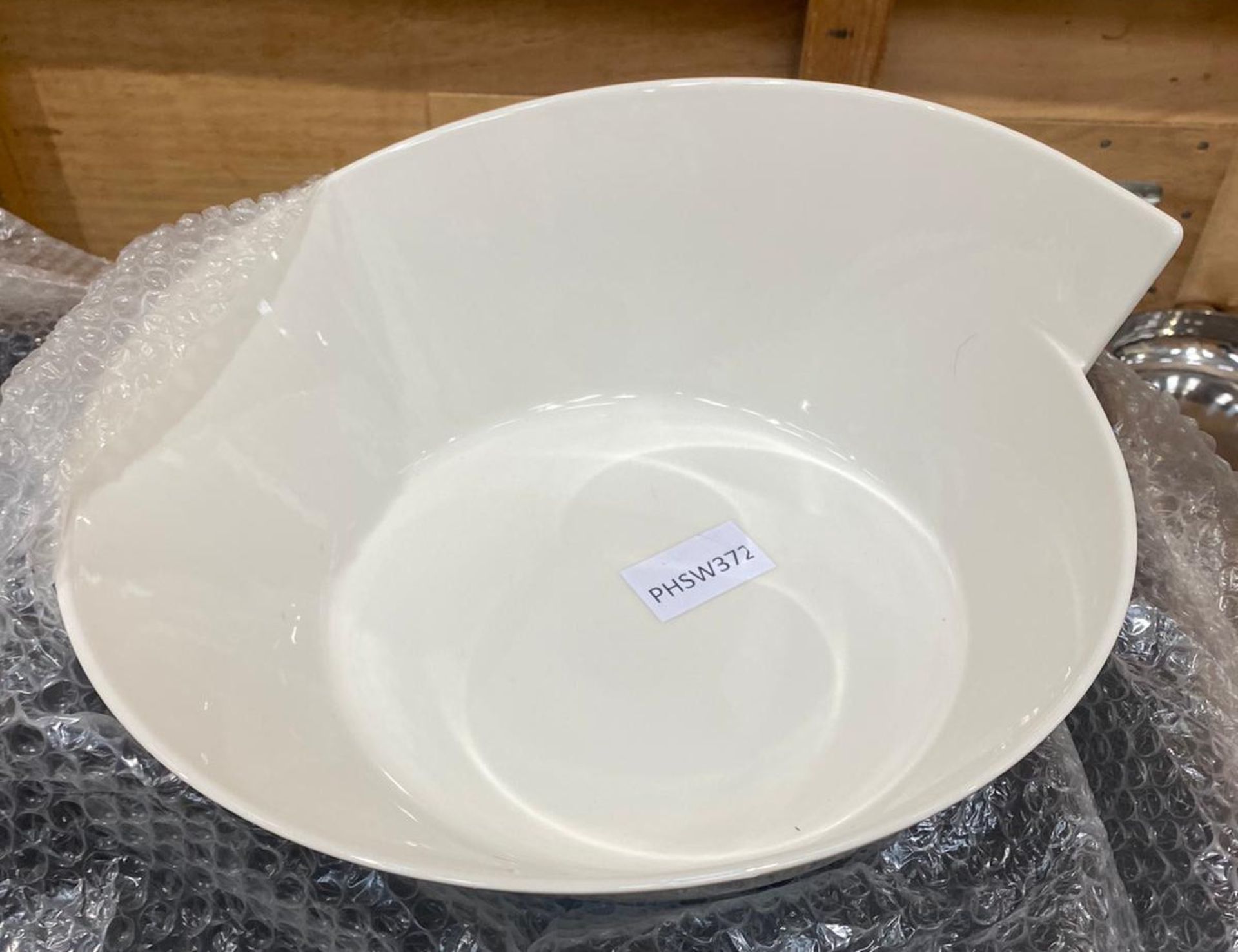 1 x Villeroy & Boch Ceramic Wave Fruit Bowl - Size: Diameter 350mm