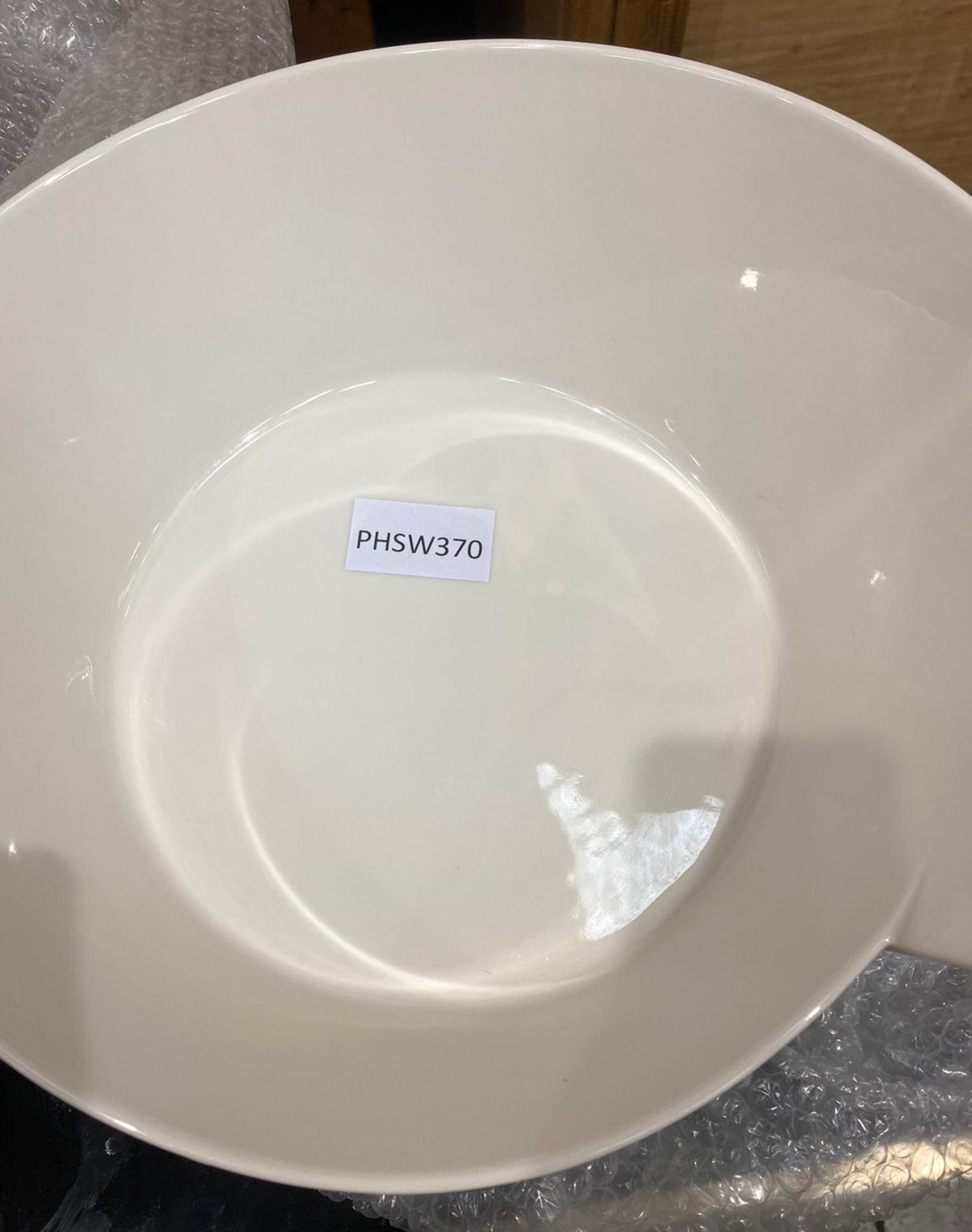 1 x Villeroy & Boch Ceramic Wave Fruit Bowl - Size: Diameter 350mm - Image 3 of 4