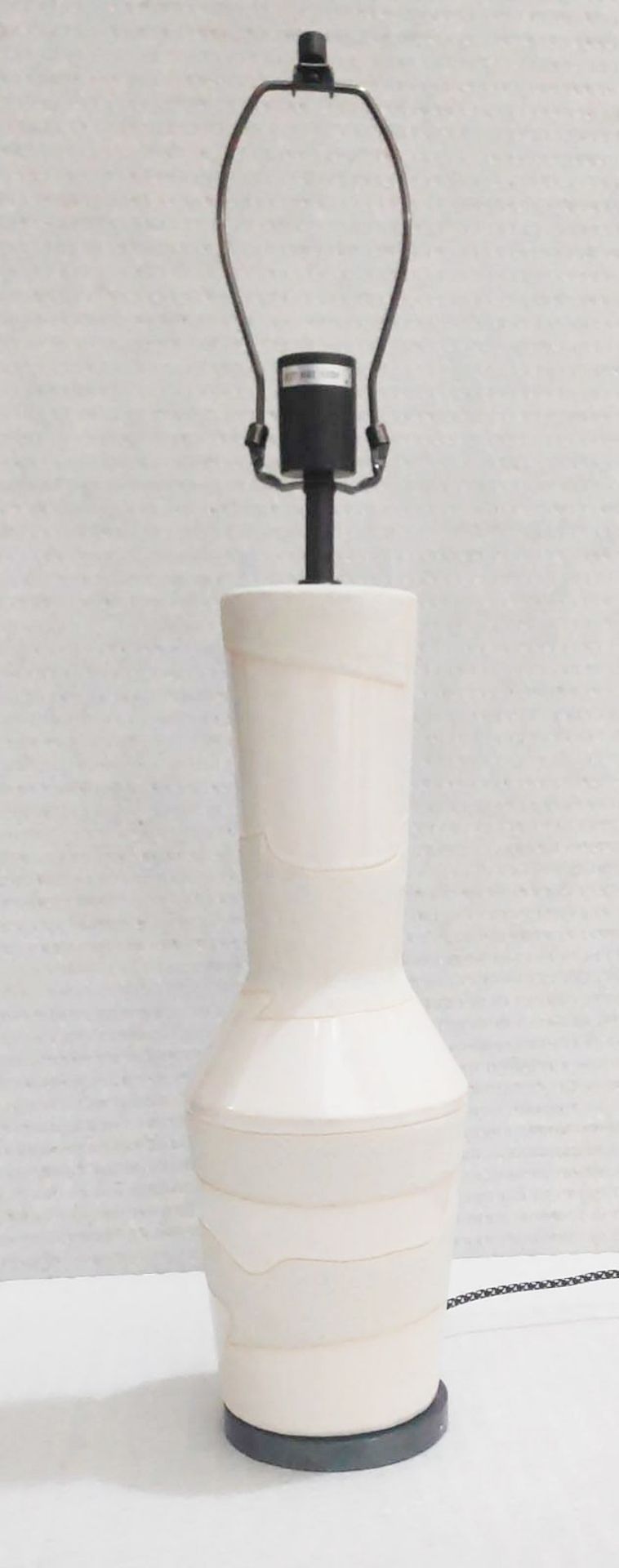 1 x KELLY WEARSTLER / VISUAL COMFORT 'Alta' Designer Table Lamp In White - Original Price £1,000 - Image 2 of 13