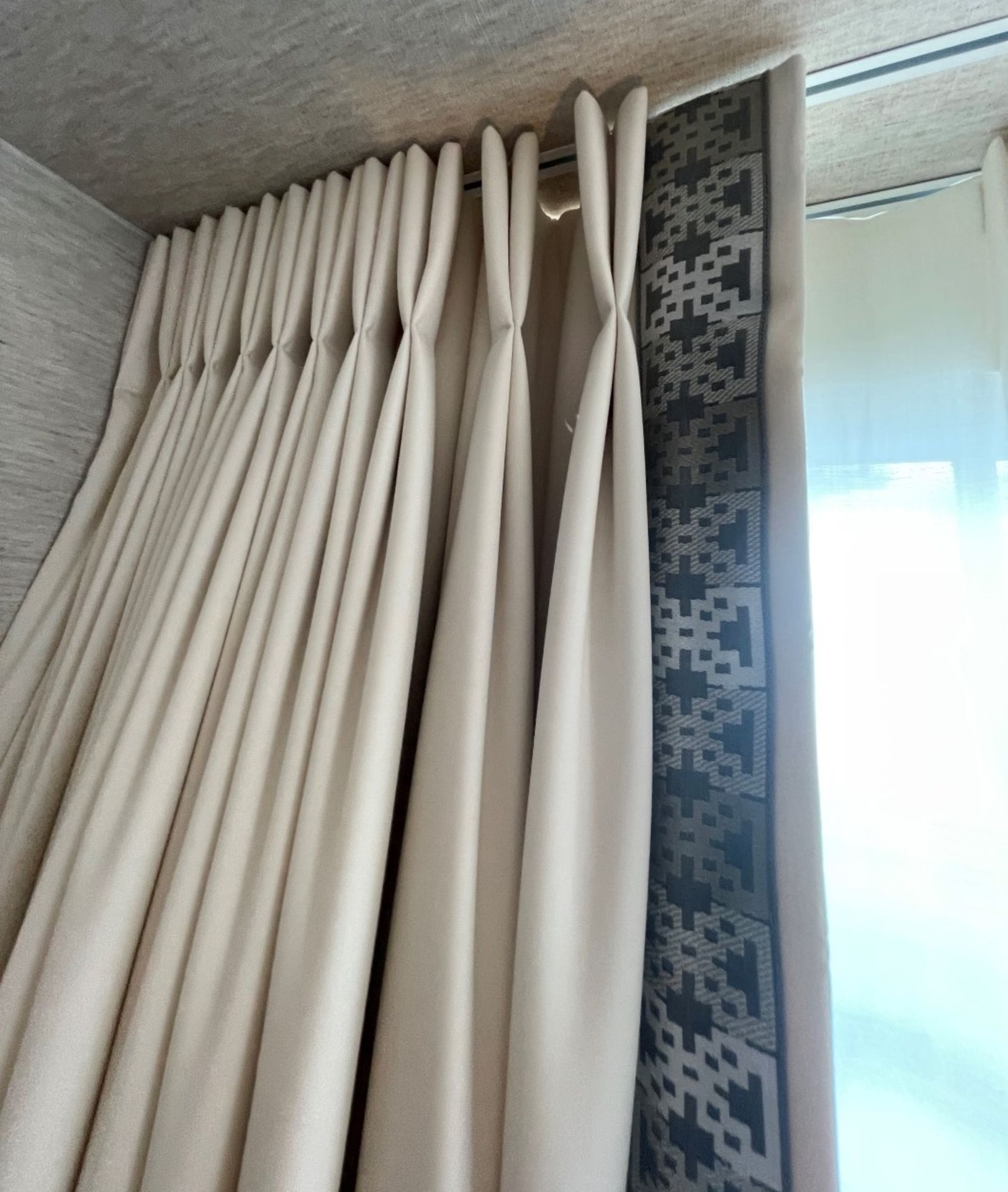 4 x Bespoke Made To Measure Premium Lined Curtains - Includes 1 x Pair & 2 x Single Blinds + Voiles - Image 3 of 13
