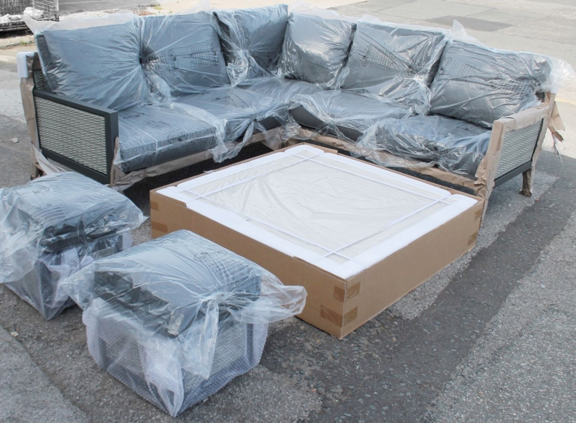 1 x HARTMANN 'Nouveau Square' Firepit Garden Furniture Set With Corner Sofa - New/Boxed - RRP £3,299 - Image 3 of 21