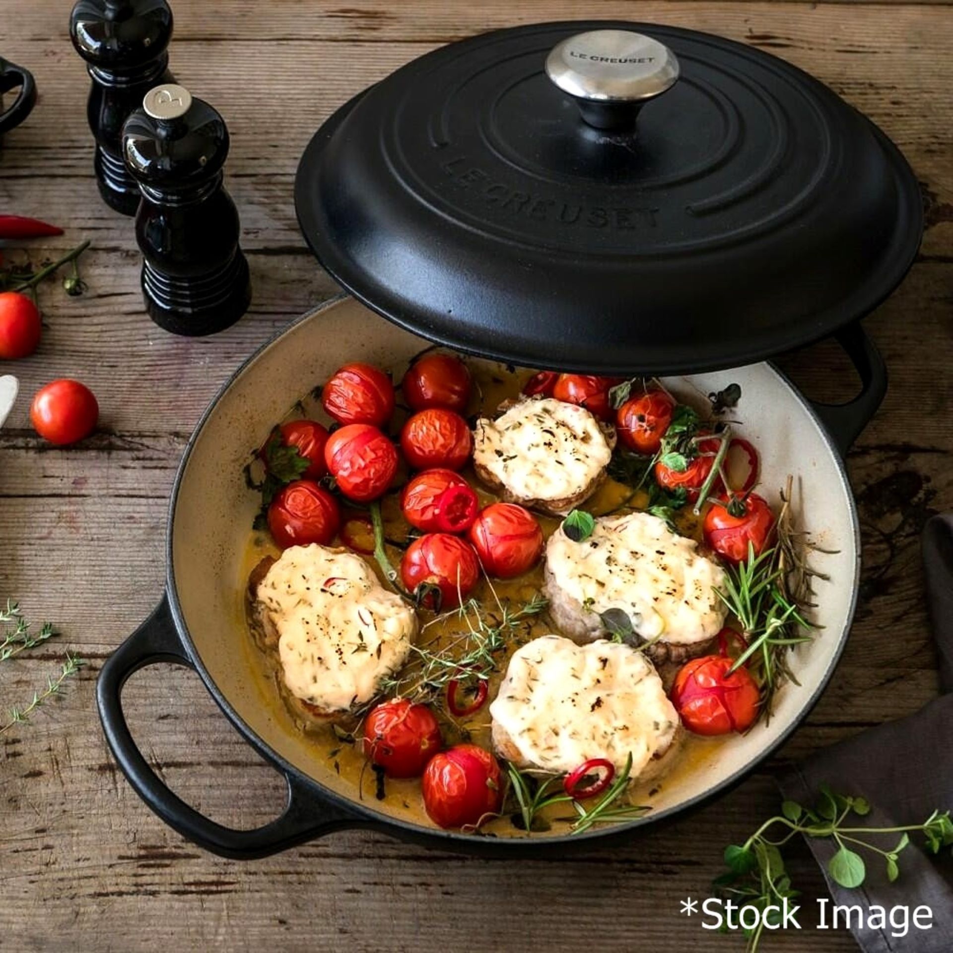 1 x LE CREUSET 'Signature' Enamelled Cast Iron 30cm Shallow Casserole Dish With Lid - RRP £270.00