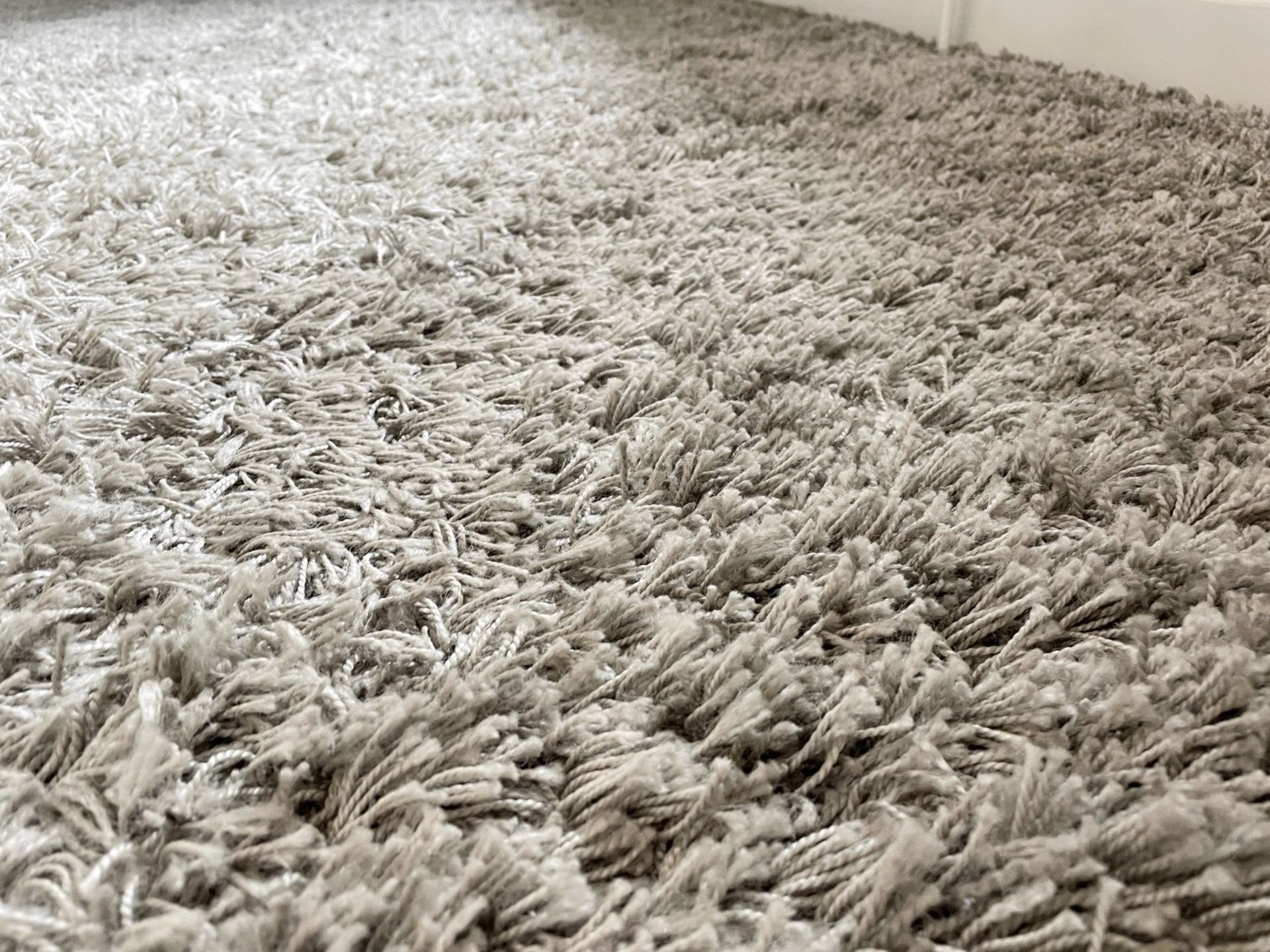 1 x Premium Fitted SHAGPILE Bedroom Carpet In Grey (4.6 x 3.9m) - Ref: FRNT-BD(B)SHG/1stFLR - - Image 3 of 6