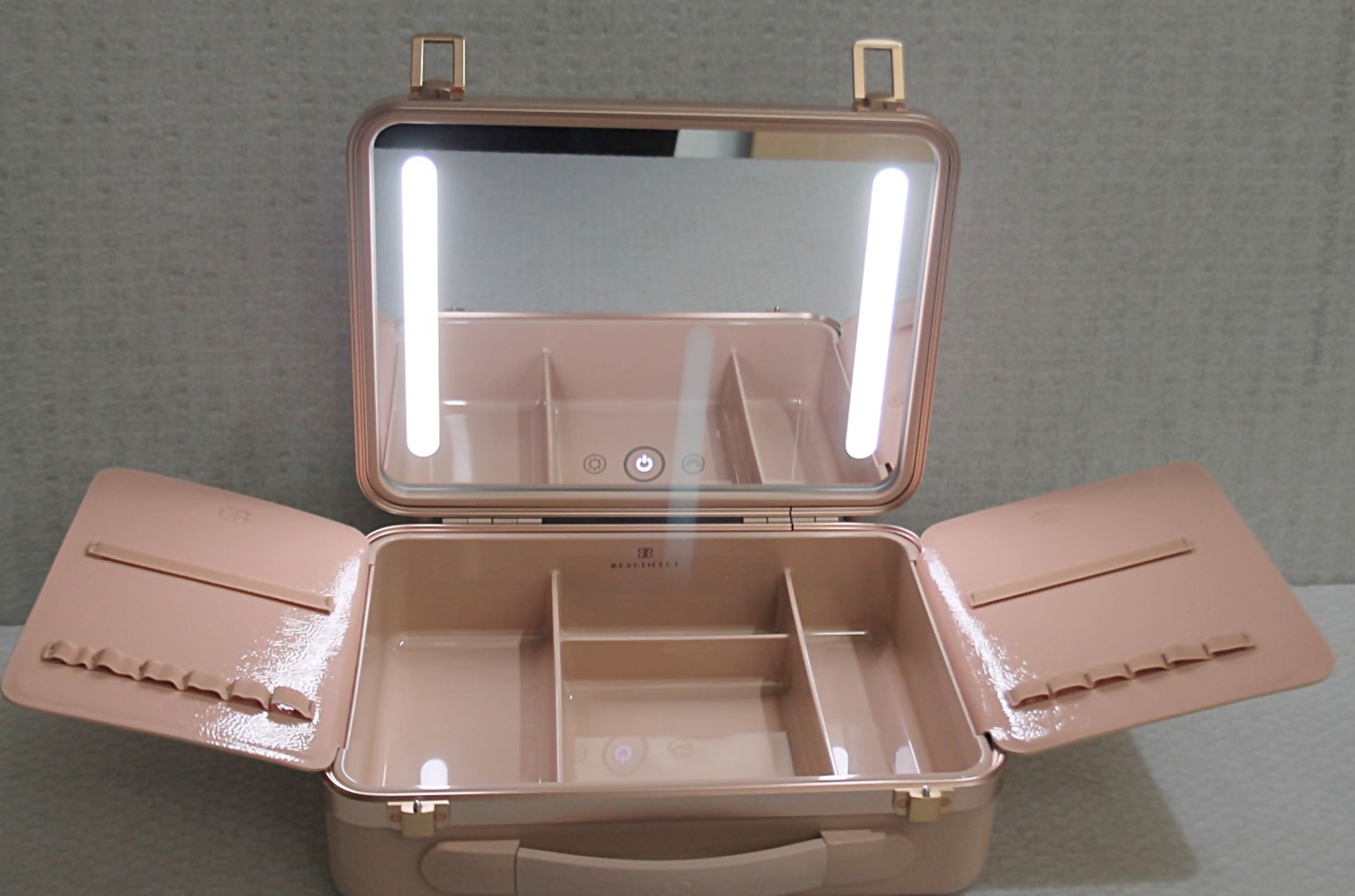 1 x BEAUTIFECT 'Beautifect Box' Make-Up Carry Case With Built-in Illuminated Mirror - RRP £279.00 - Image 9 of 11