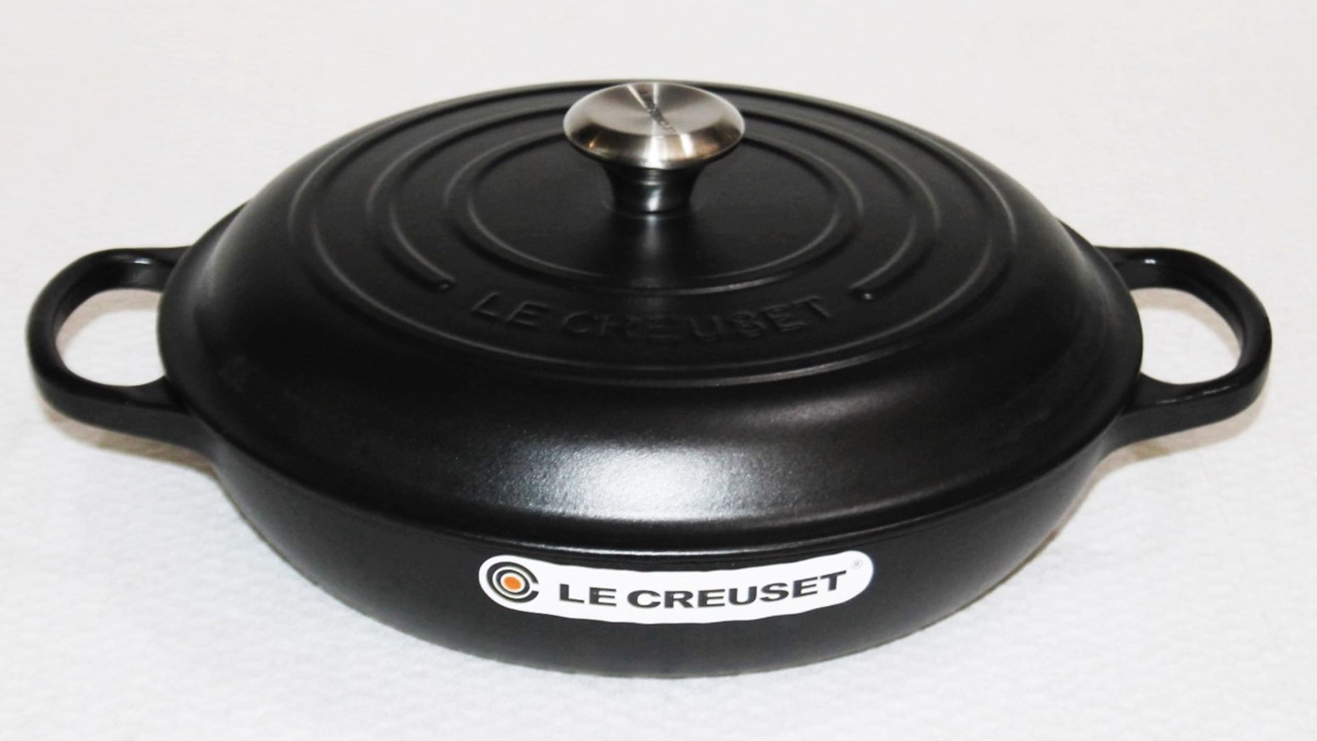 1 x LE CREUSET 'Signature' Enamelled Cast Iron 30cm Shallow Casserole Dish With Lid - RRP £270.00 - Image 2 of 10