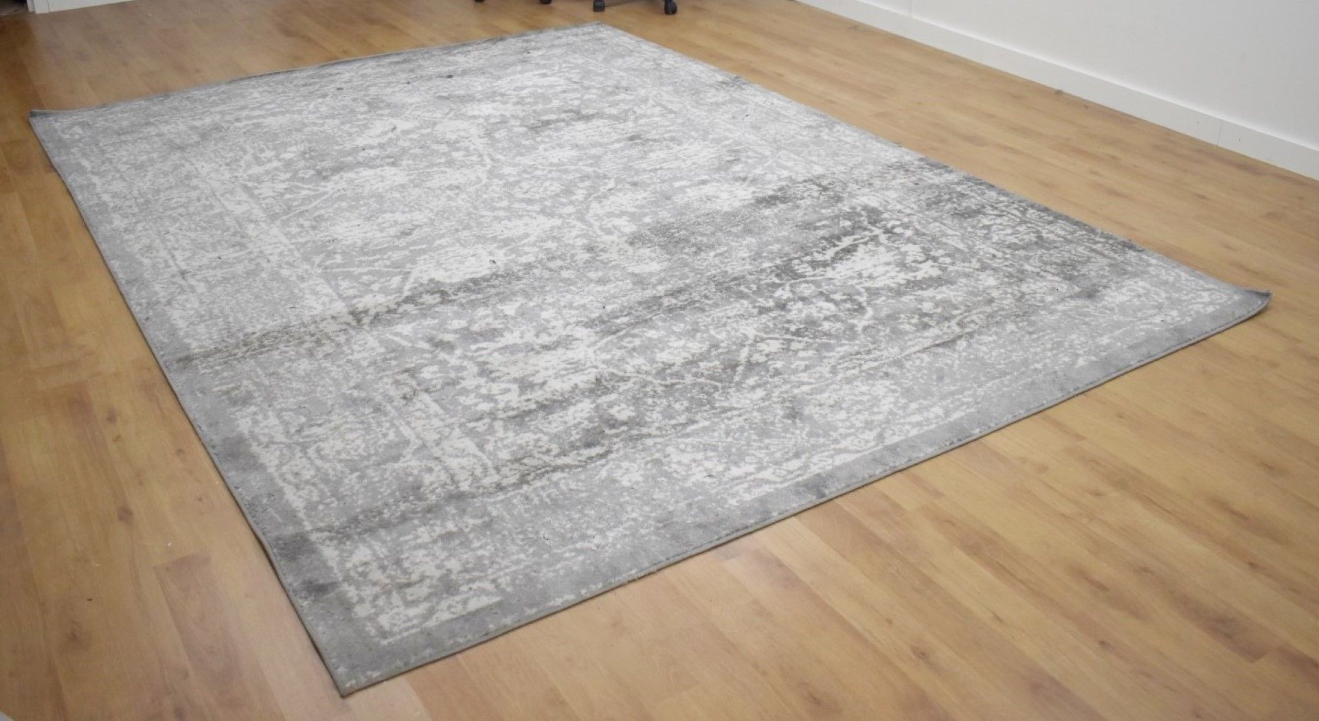 1 x Santorini Grey Vintage Style Floral Rug - Large Size: 240 x 330 cms