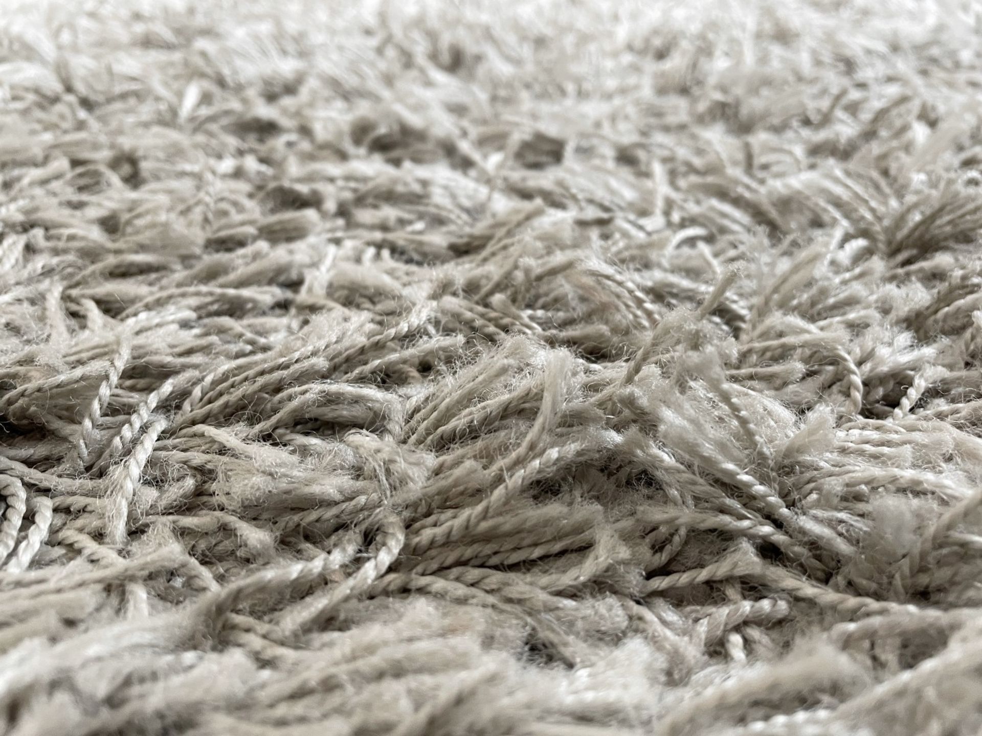 1 x Premium Fitted SHAGPILE Bedroom Carpet In Grey (4.6 x 3.9m) - Ref: FRNT-BD(B)SHG/1stFLR - - Image 2 of 6