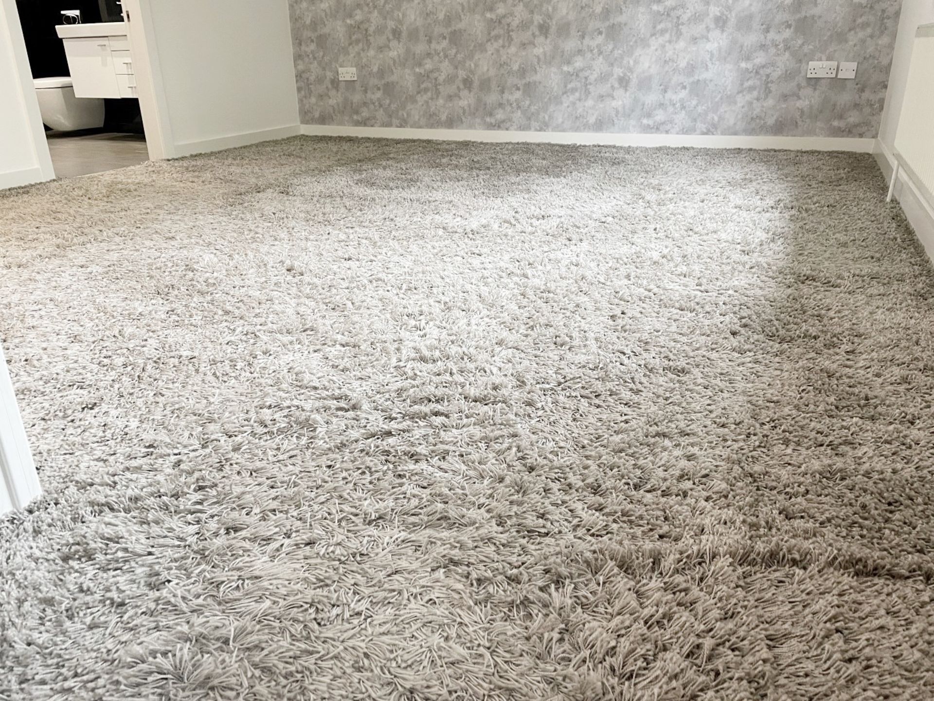 1 x Premium Fitted SHAGPILE Bedroom Carpet In Grey (4.6 x 3.9m) - Ref: FRNT-BD(B)SHG/1stFLR -