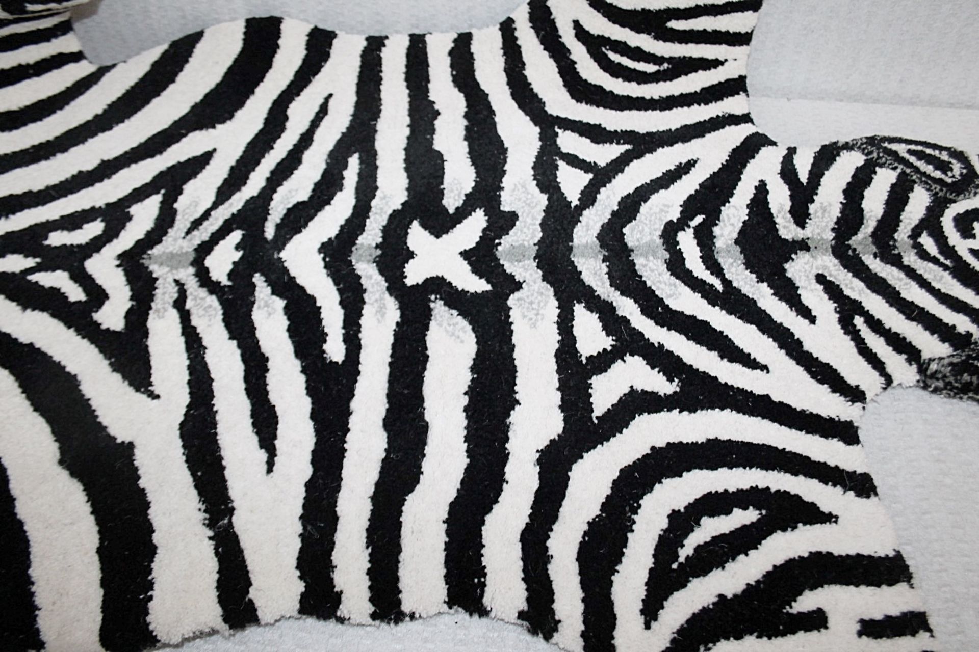1 x DOING GOODS Luxury 100% Wool 'Chubby Zebra' Rug - Handmade - Original Price: £164.00 - Image 6 of 13