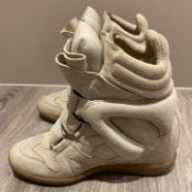 1 x Pair Of Genuine Isabel Marant Boots In Crème - Size: 36 - Preowned in Very Good Condition - Ref: