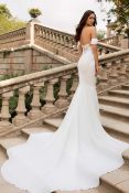 1 x Pronovious Dante Mermaid Bridal Gown With Floral Lace Highlights - Size UK 10 - RRP £1,640