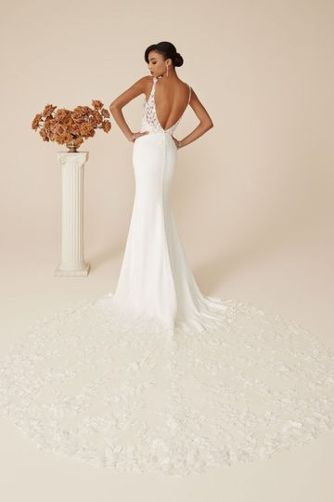 1 x Justin Alexander Alivia Designer Crepe Wedding Gown With Cathedral Train - Size 12 - RRP £1,654 - Image 7 of 14
