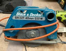 1 x Black & Decker 550w Circular Saw - Wired 240v