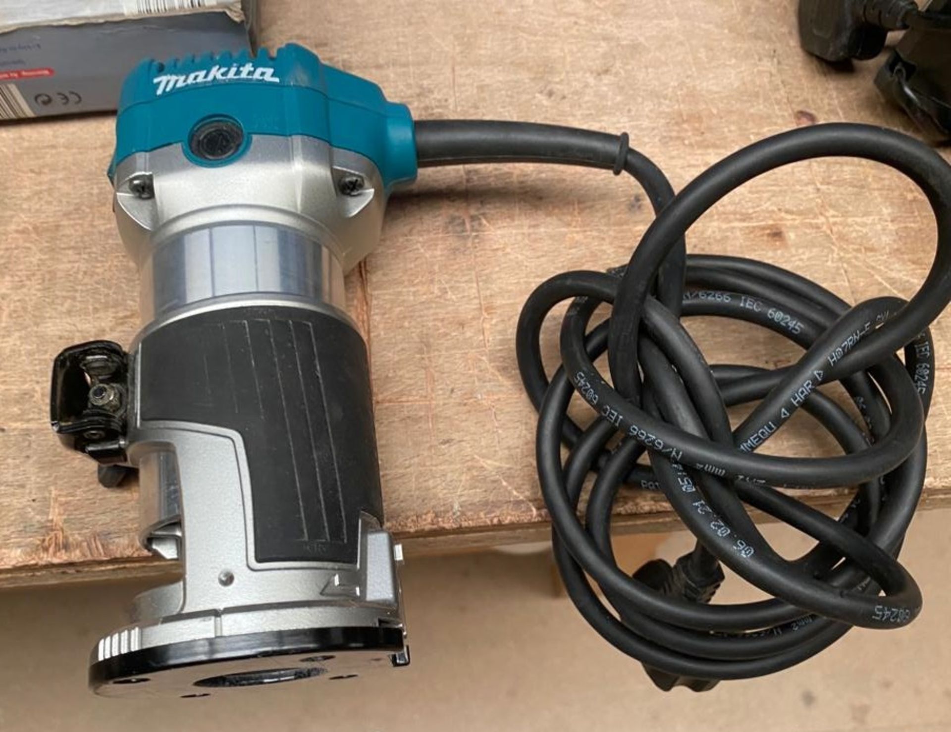 1 x Makita RT0700CX4 1/4" Router Trimmer - 710w 240v