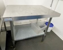 1 x Vogue Stainless Steel Prep Table - Size: 90x60 cms