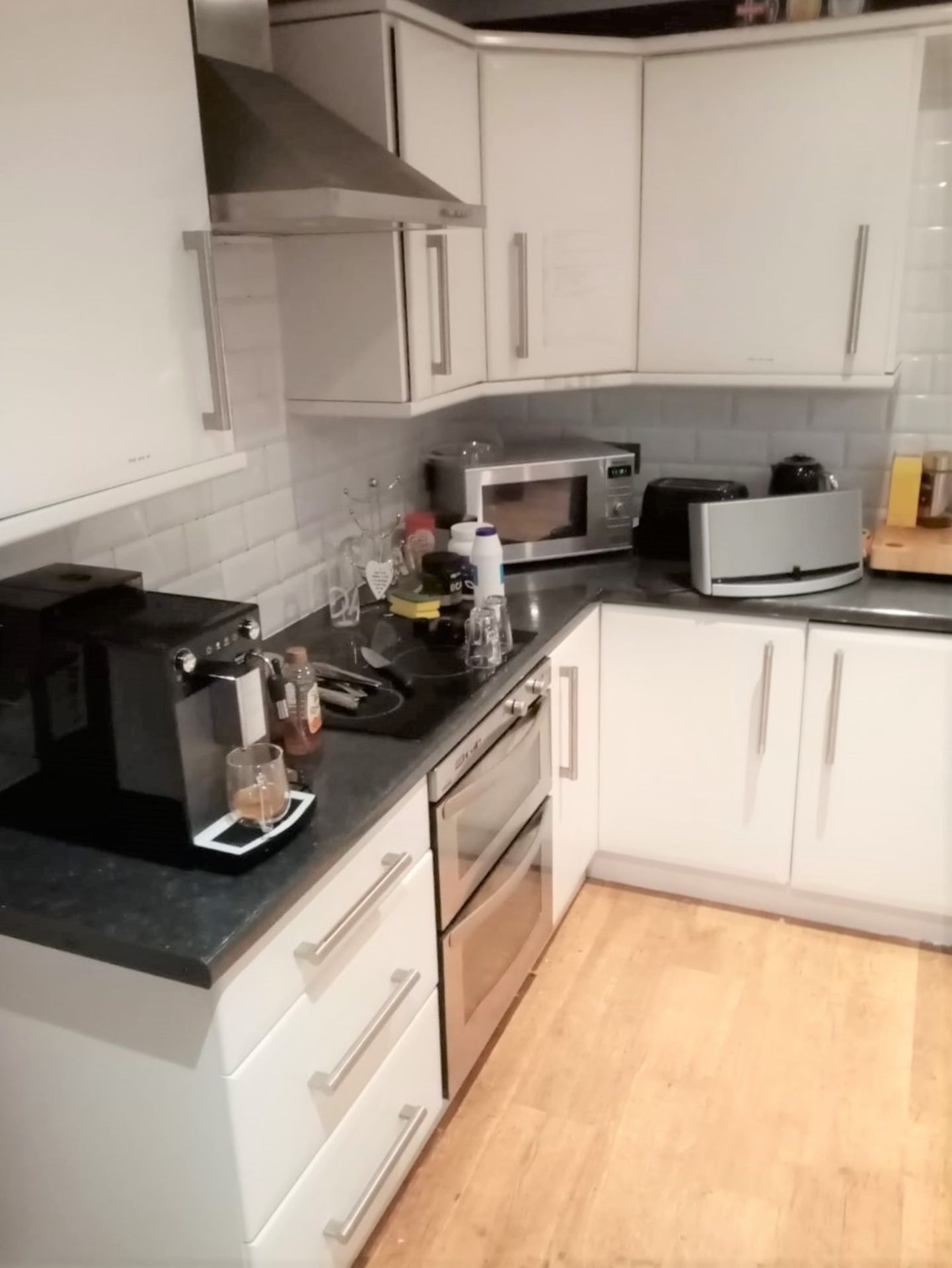 1 x White Gloss Fitted Kitchen With Worktops and Appliances - Image 3 of 22