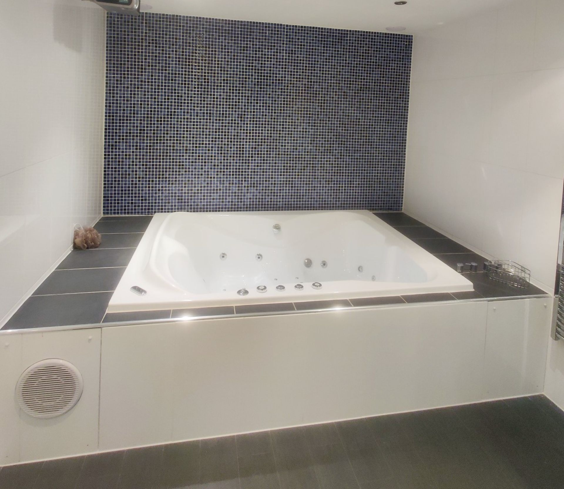 1 x Bronte Jacuzzi Whirlpool Bath - Approx 6.5ft x 5ft Size - Includes Brassware, Water Jets & Pump - Image 2 of 15