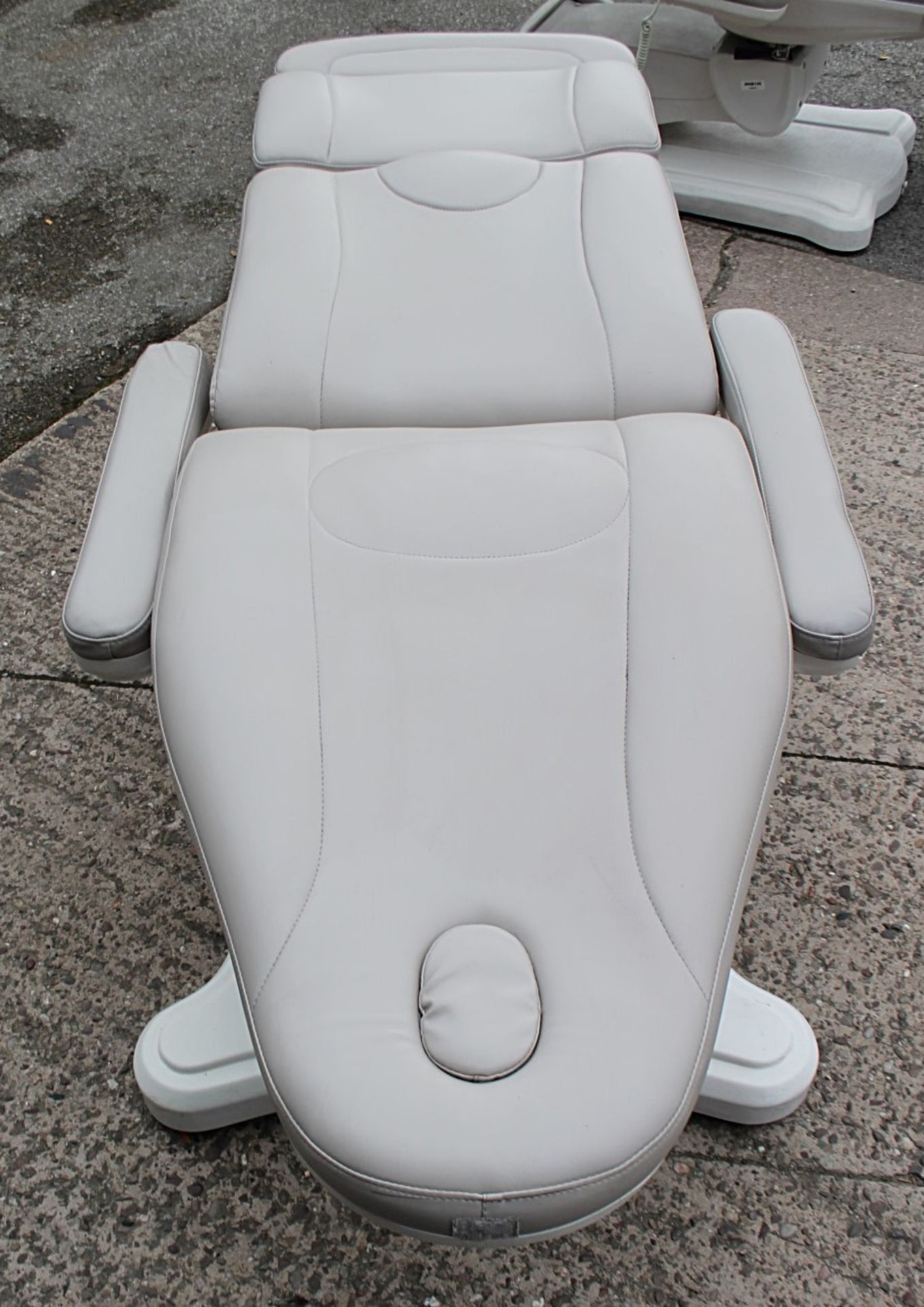 1 x Professional Electric-Hydraulic Adjustable Massage Table Spa Bed - £5 Start No Reserve - Image 9 of 12