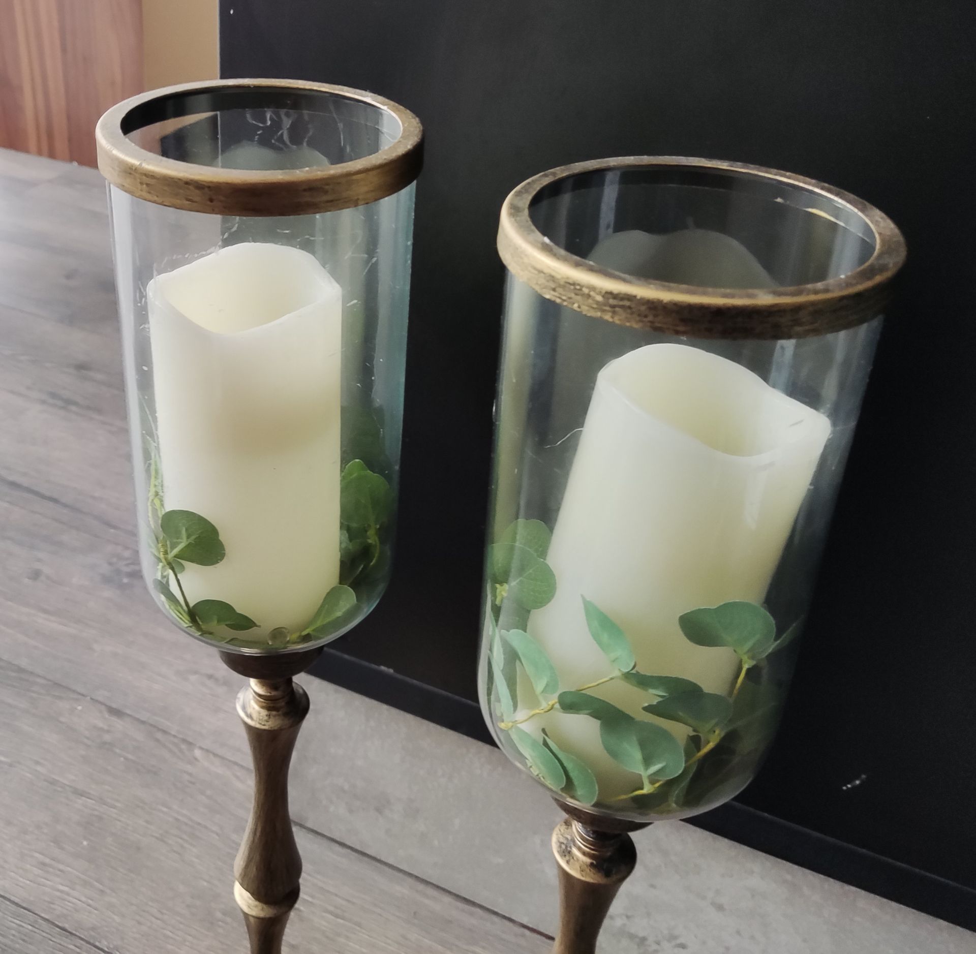 3 x Tall Standing Hurricane Vases - Suitable for Pillar Candles And Tea Lights - LBCTBC - CL763- Loc - Image 4 of 5